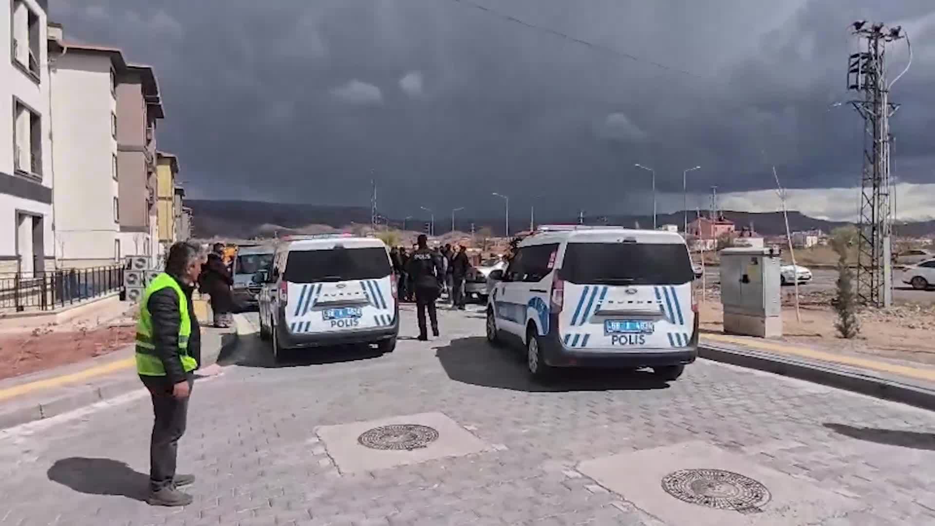 Aksaray'da hak sahipleri teslim edilmeyen TOKİ konutlarından şikayetçi: “8 yıldır bu evleri bekliyoruz"