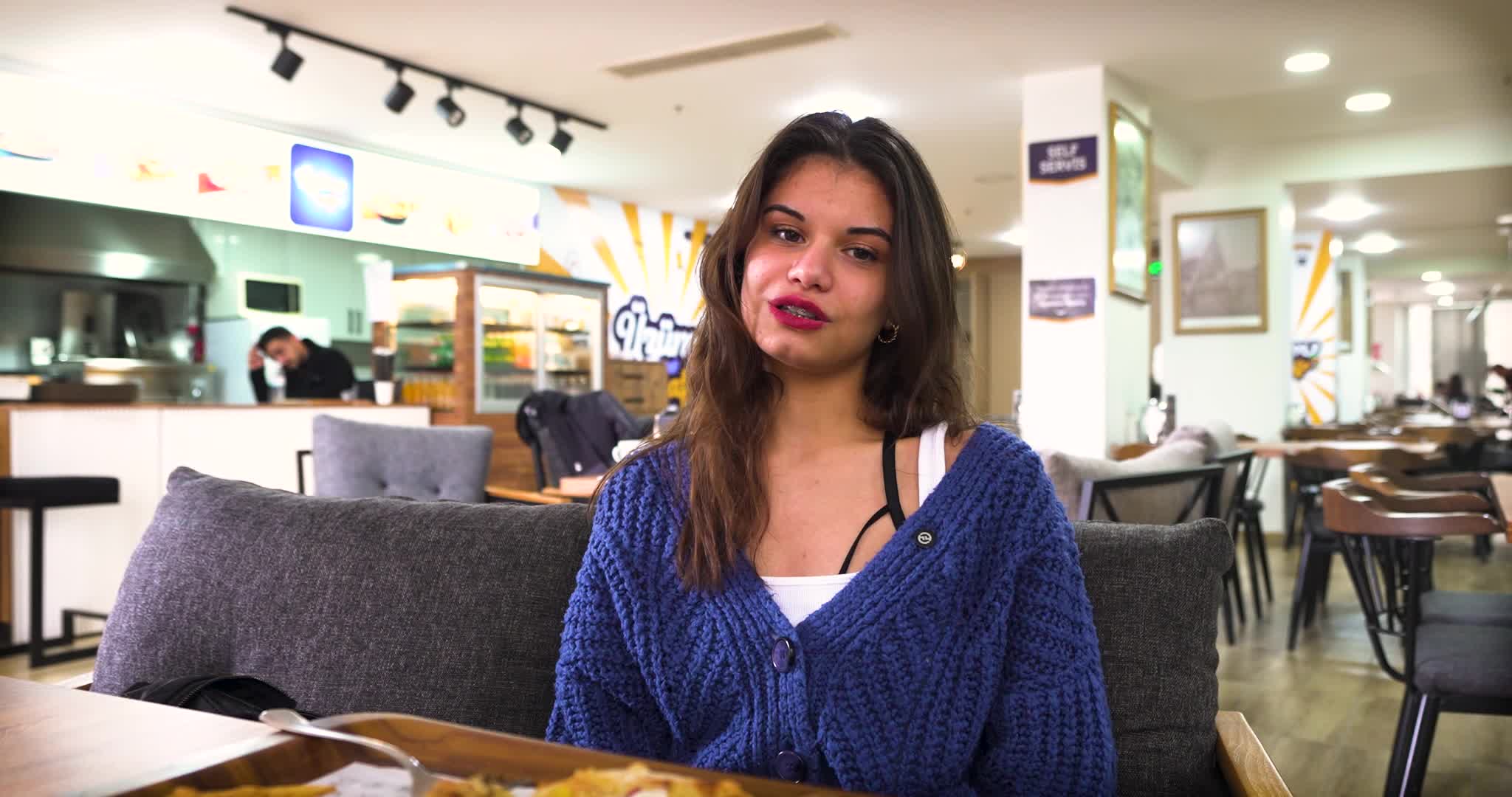 Buca’da gençliğin buluşma noktası: Üzüm Cafe