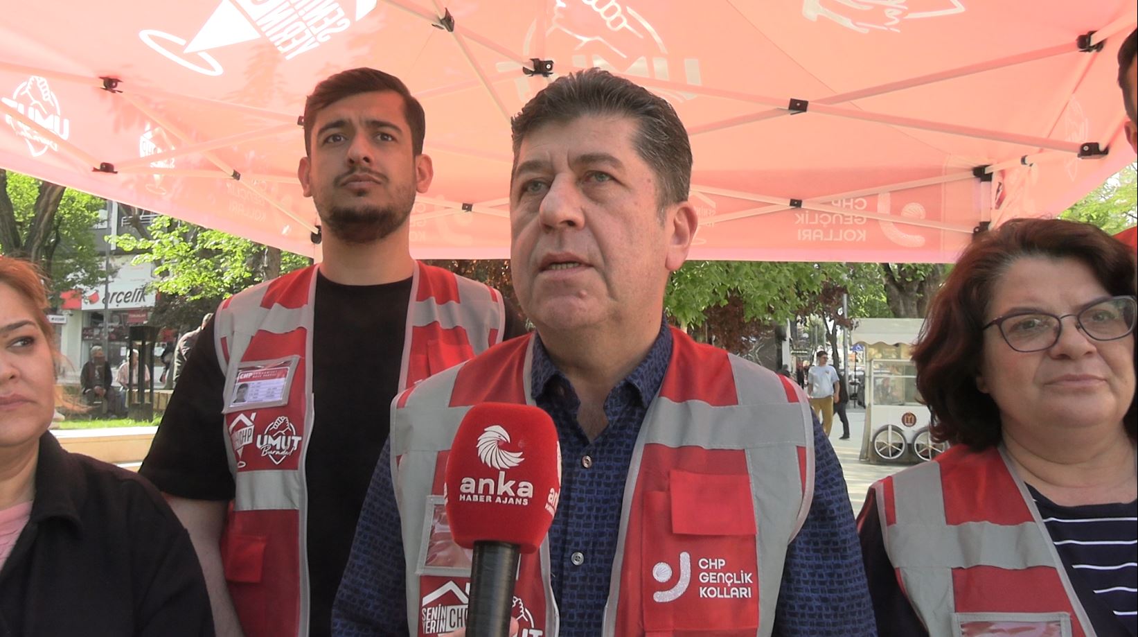 CHP'li Tüzün'den Bursa Büyükşehir Belediye Başkanı Bozbey'in gözaltına alınmasına tepki: "Seçilmiş bir yöneticiyi bu şekilde alıkoymak, adaletin tecellisinden ziyade siyasi mesaj kaygısı taşır"