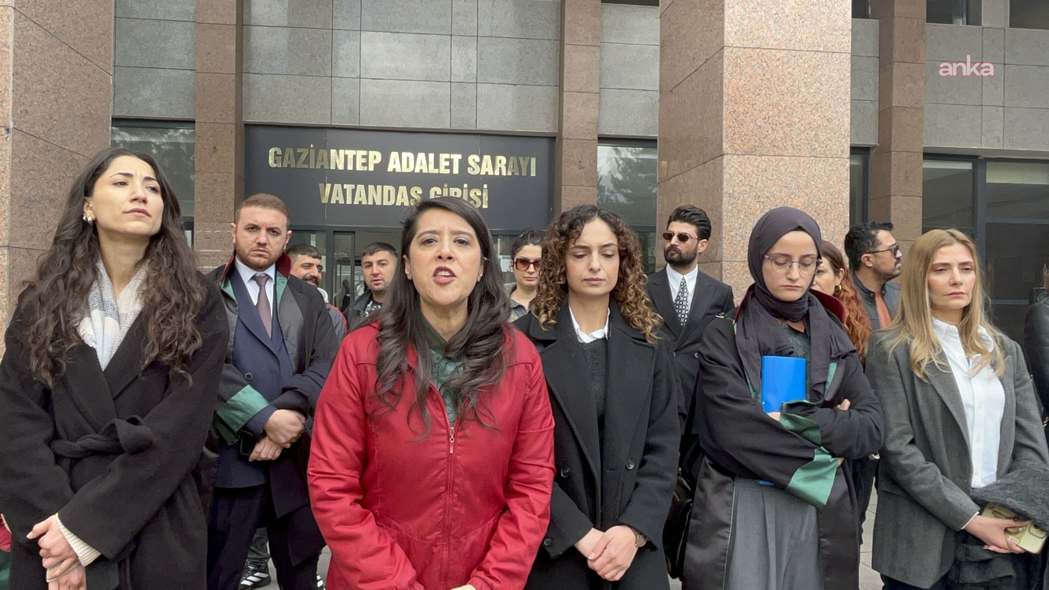 EMEP'li Karaca'dan 'patron tacizi' davasının ertelenmesine tepki: "Davayı gözlerden kaçırmaya, bu süreci uzatmaya çalışmayın"