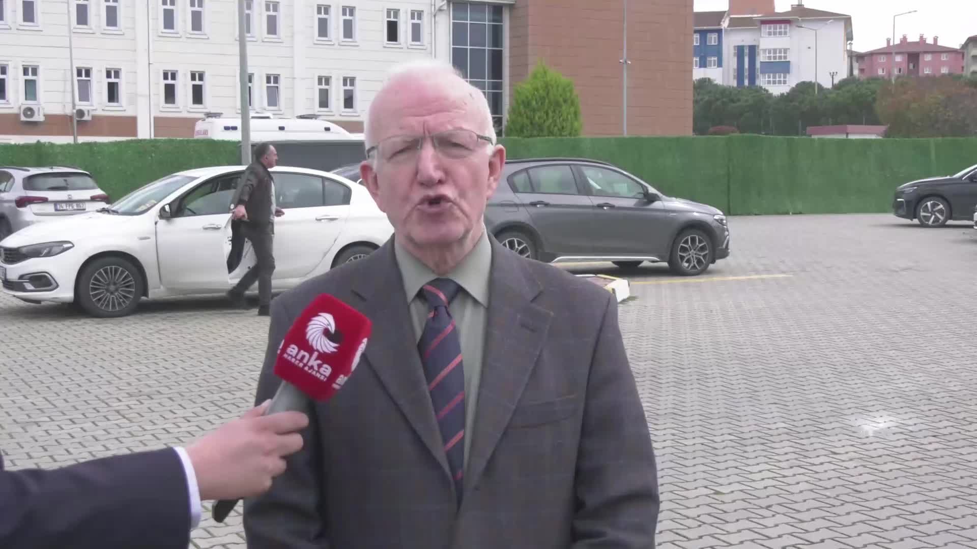 İBB Davası çıkışında açıklama yapan İstanbul Baro Başkanı İbrahim Kaboğlu: Ben bütün tutukluların özgürlüklerine kavuşacağına inanıyorum