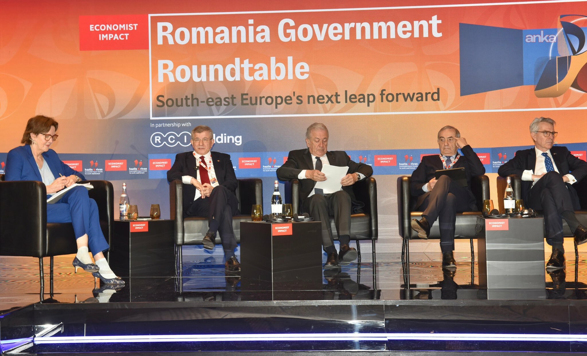 Davutoğlu, Romanya'da "Güneydoğu Avrupa’nın Bir Sonraki Büyük Atılımı" başlıklı panele katıldı