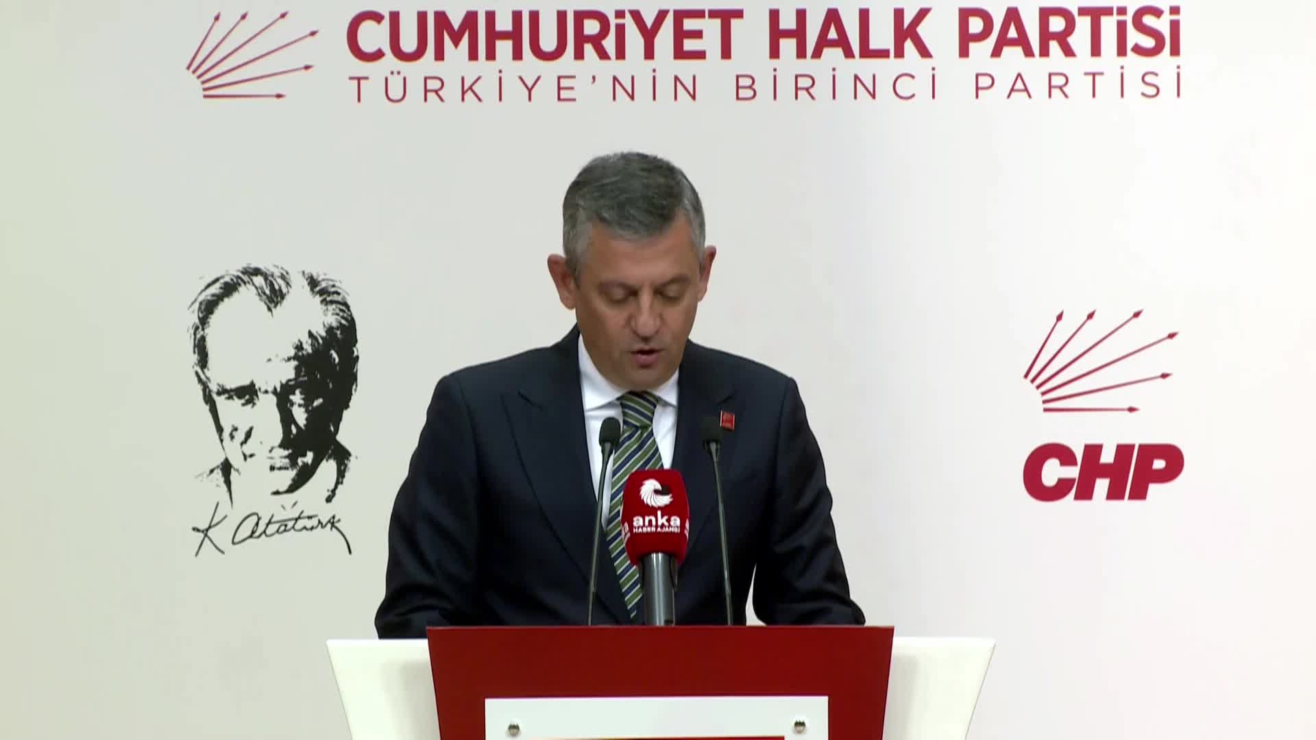 Mustafa Bozbey'in gözaltına alınması... Özgür Özel: "Milletin seçtiği birinci partiye balta çektiler"
