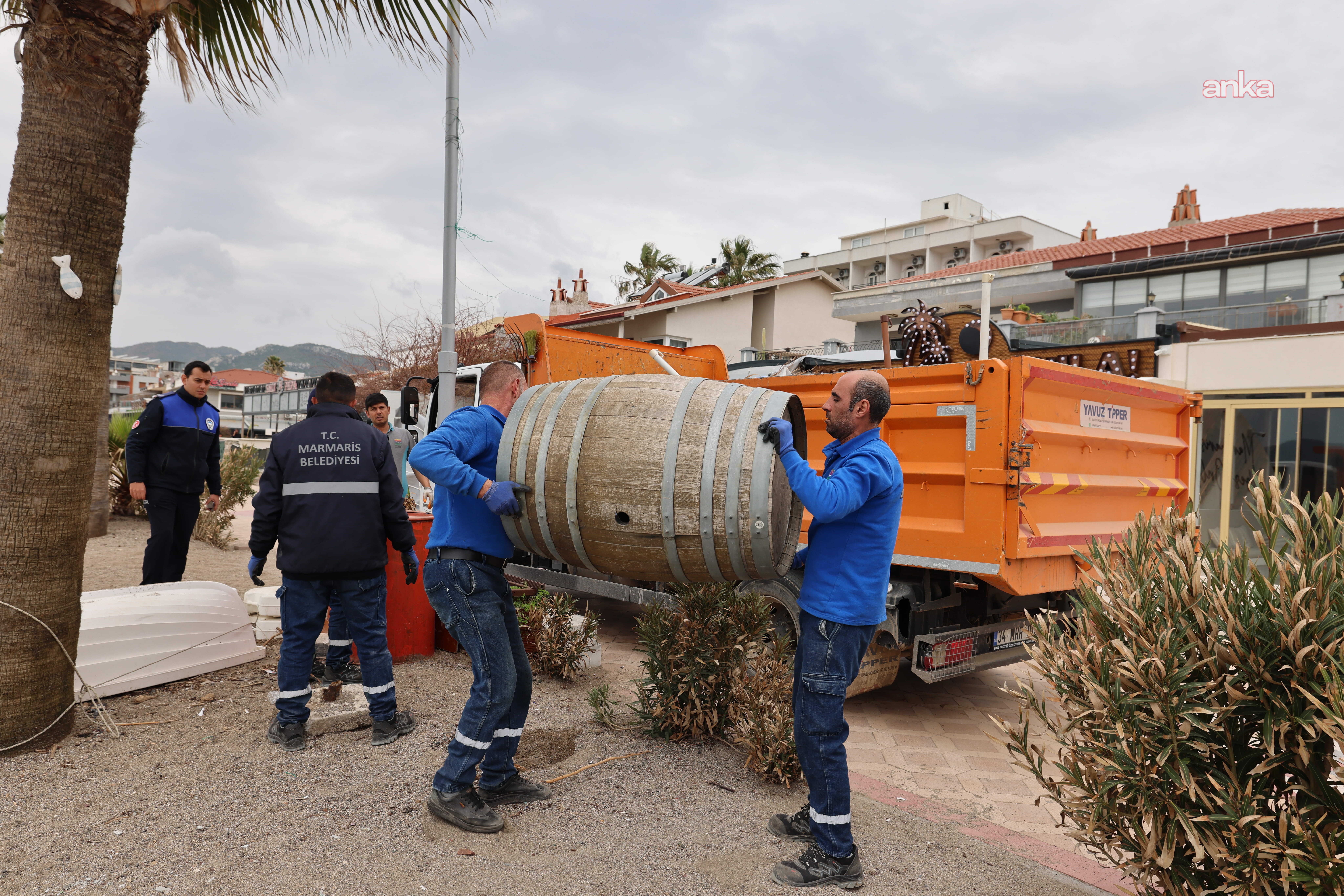 Marmaris Belediye Başkanı Ünlü, Uzunyalı’da sezon öncesi hazırlıkları inceledi