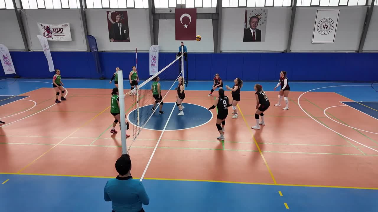 Evinin Sultanları Foça'da fileye uzandı