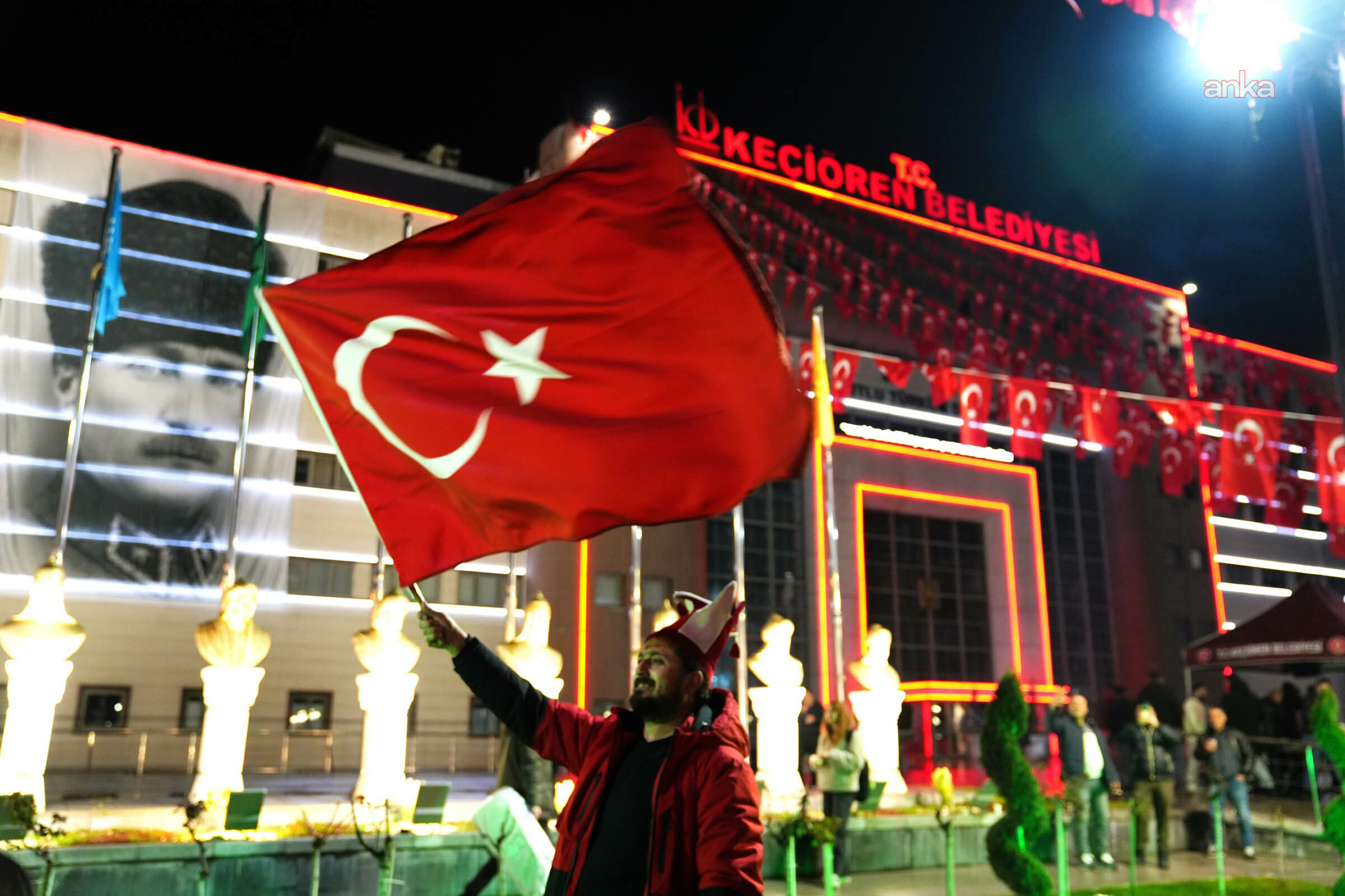 Keçiören’de Dünya Kupası coşkusu dev ekranda yaşandı