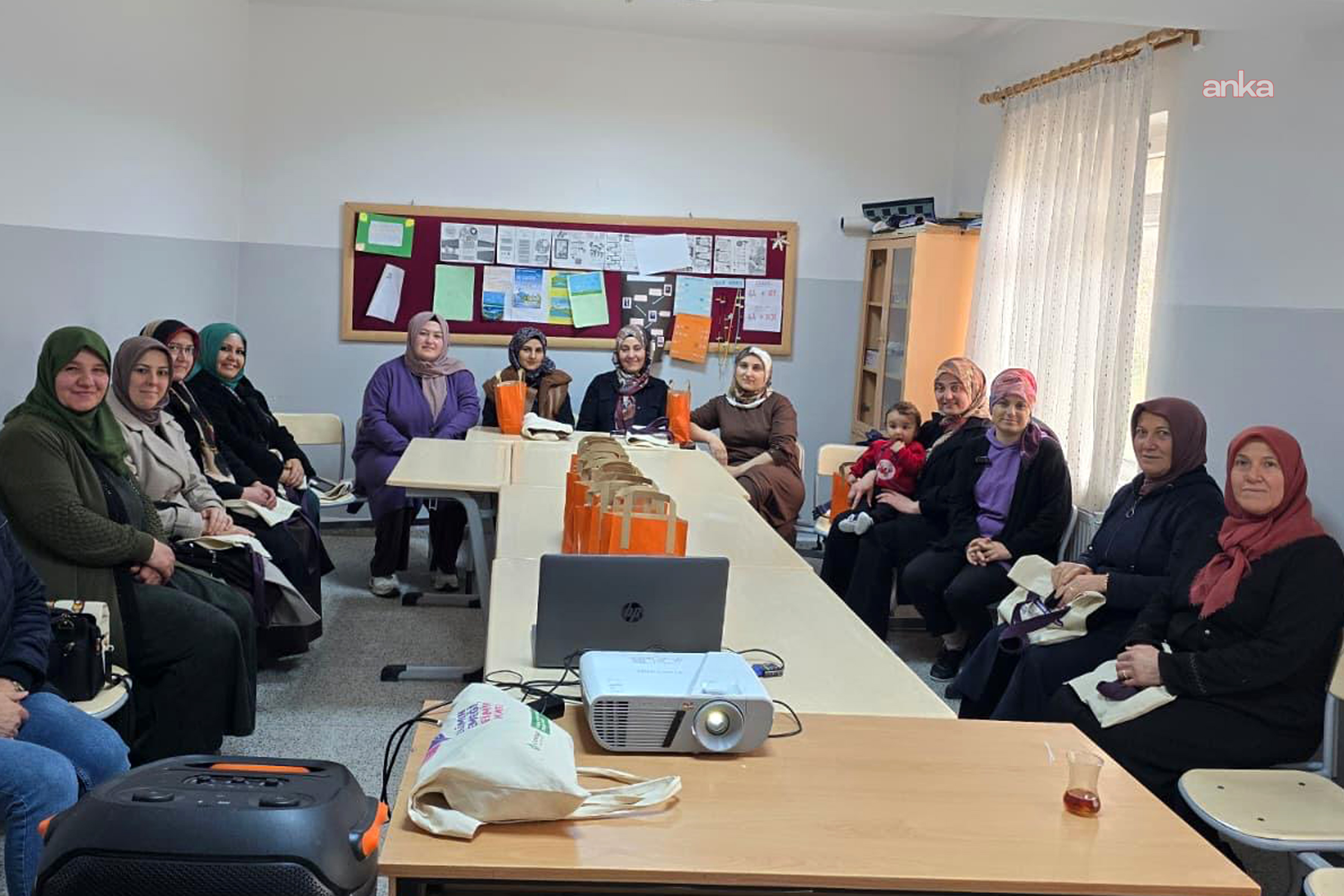 Çankaya Belediyesi ekipleri, Karataş Mahallesi'ndeki kadınlara belediye hizmetlerini anlattı