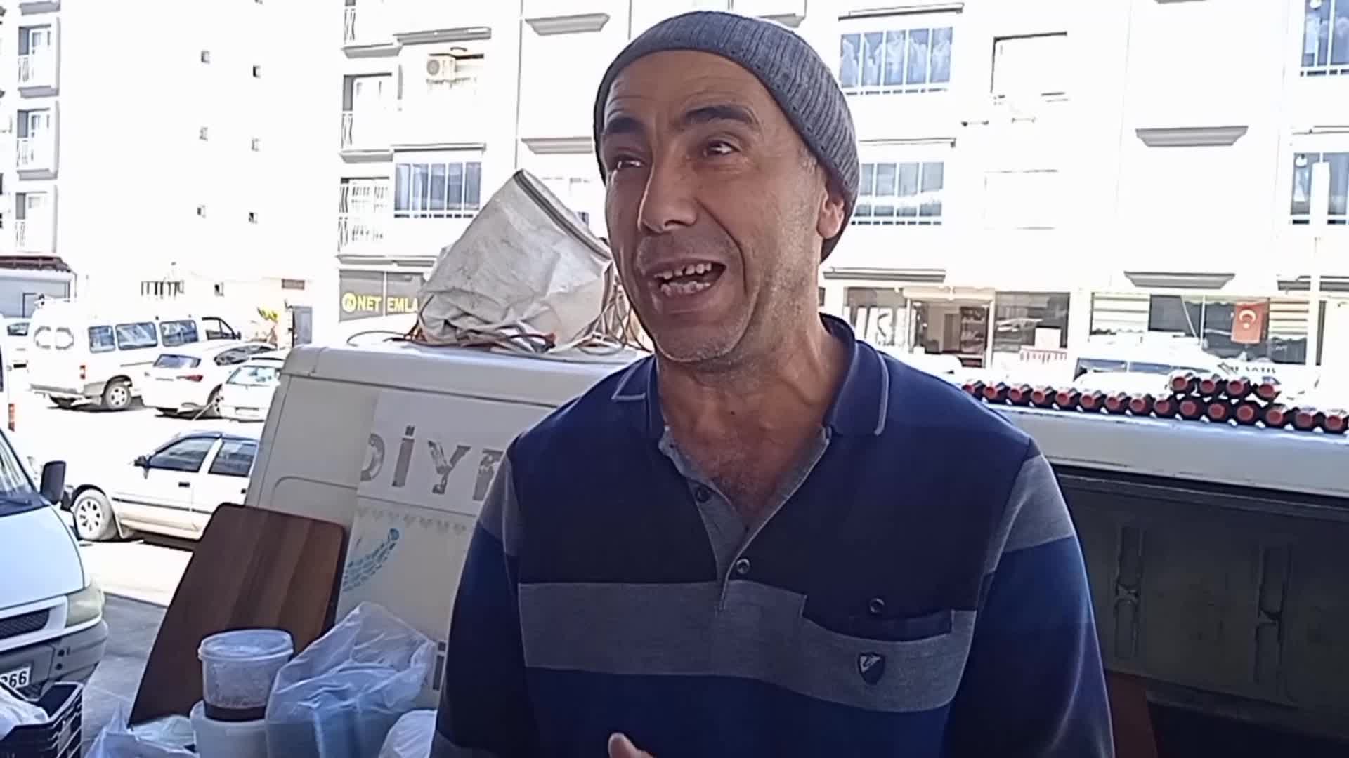 Onursal Adıgüzel'in gözaltına alınması... Zeynel Emre: "Onursal Adıgüzel ve çalışma arkadaşlarına yapılan, darbe sürecinin devamıdır"