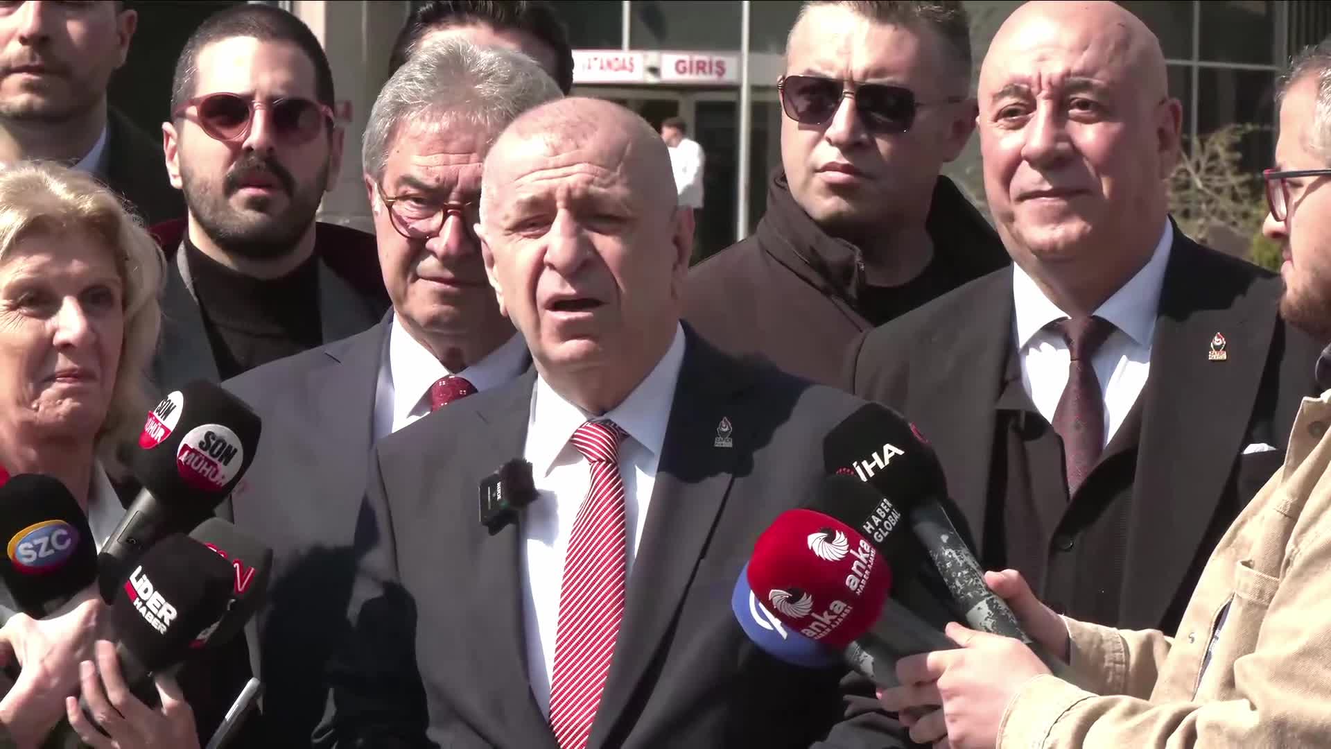 Ümit Özdağ'a, HÜDA PAR davasında beraat kararı: "Türkiye Cumhuriyeti'nin kuruluş felsefesini savunmak için ne gerekiyorsa onu yapmaya devam edeceğiz"
