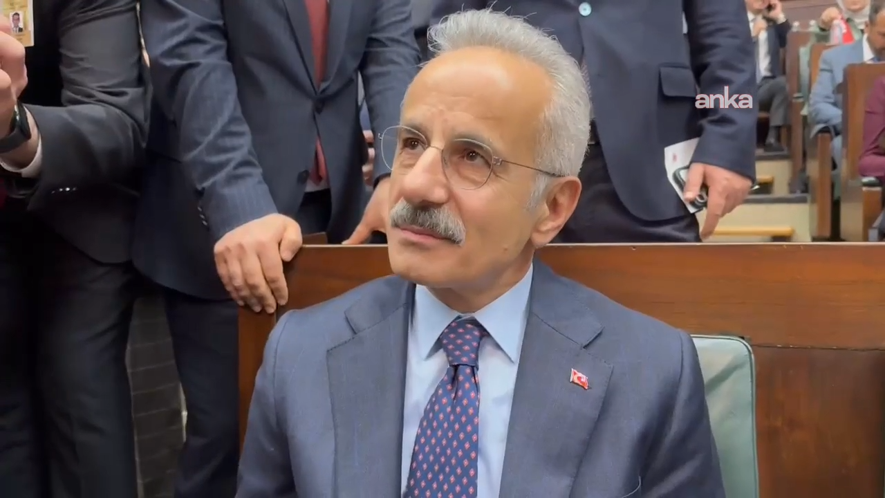 Bakan Uraloğlu'ndan Hürmüz'de bekleyen 14 Türk gemisine ilişkin açıklama: Sürekli iletişim halindeyiz. İnsani bir problemleri yok