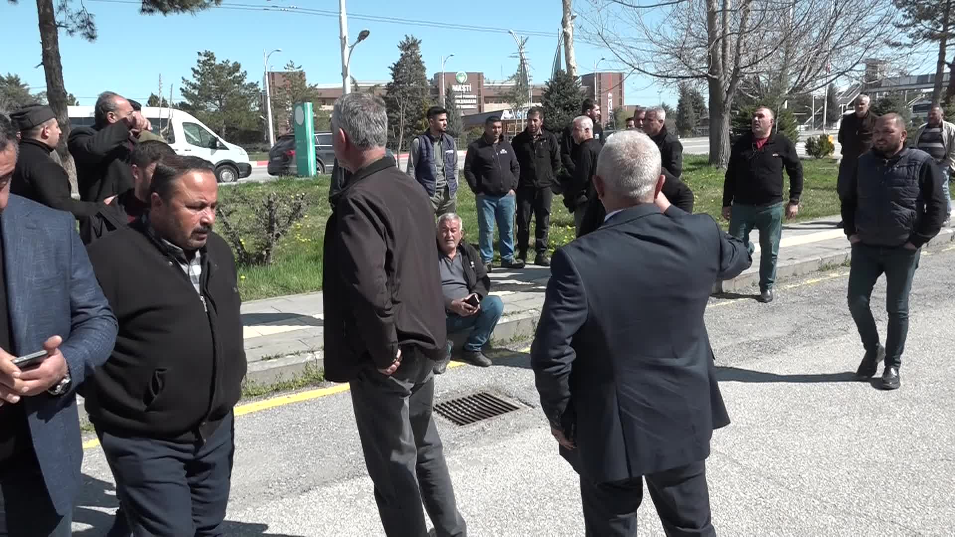 Malatya’da, yıkılması kararlaştırılan Uğur Sanayi Sitesi esnafı mağduriyetlerini dile getirdi: “Kurada yer çıkmadı, gidecek yerimiz yok”