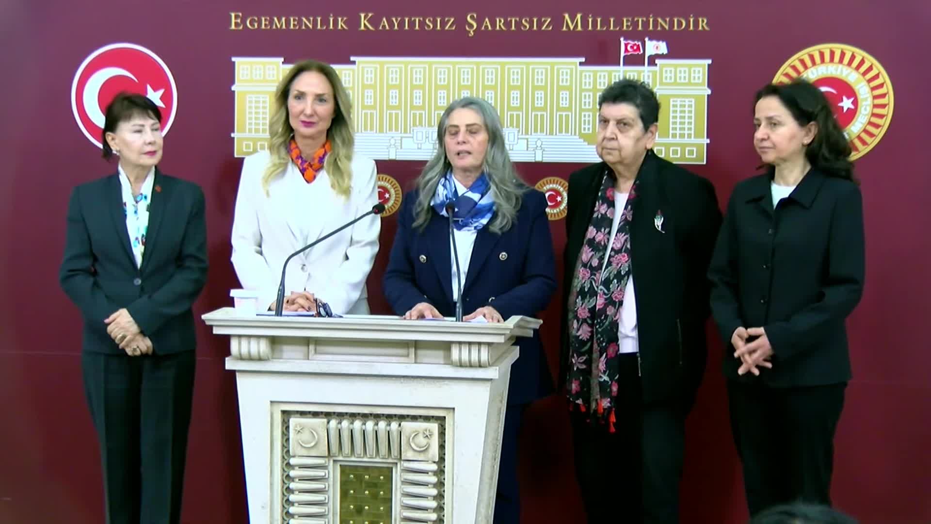 CHP Aile ve Sosyal Hizmetler Politika Kurulu, Aile ve Sosyal Hizmetler Bakanlığı'nın üç aylık "karnesini" açıkladı