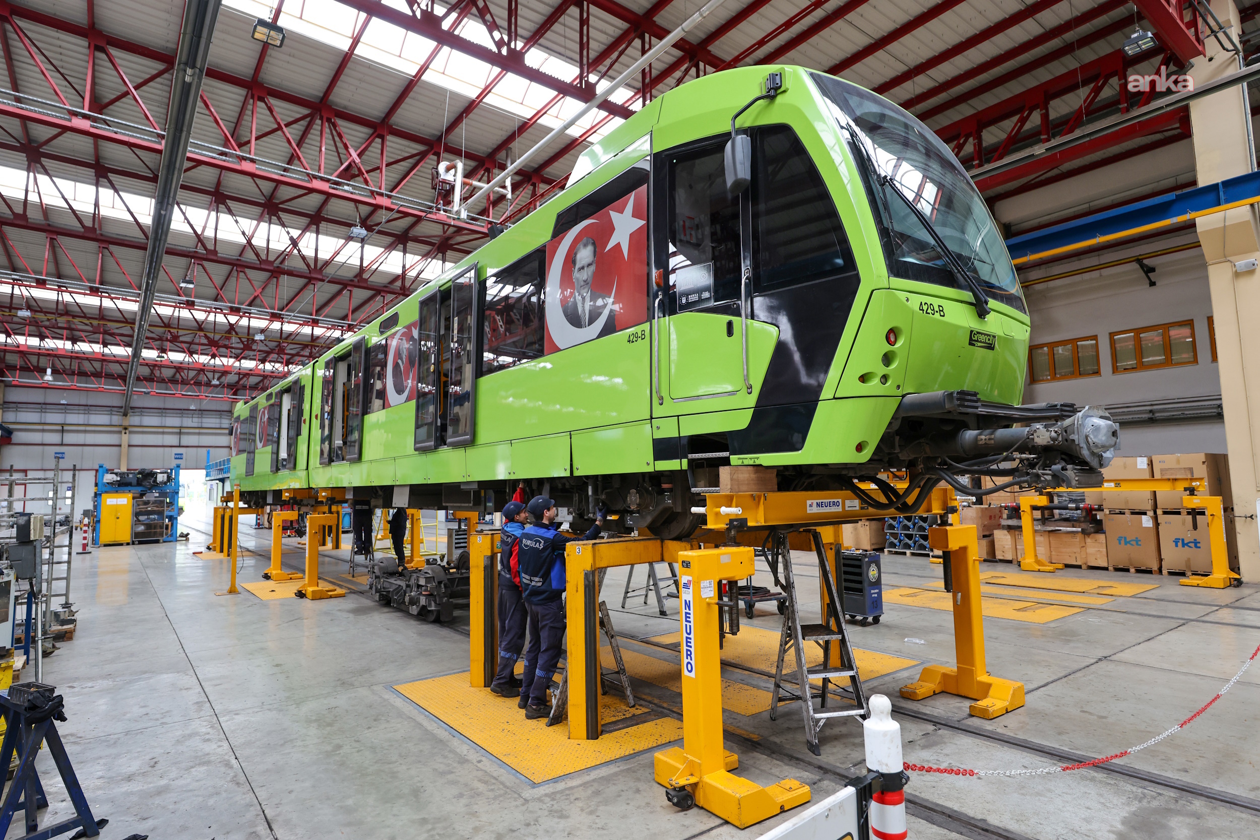 Bursa Büyükşehir Belediyesi'nden metro araçlarında kapsamlı bakım çalışması