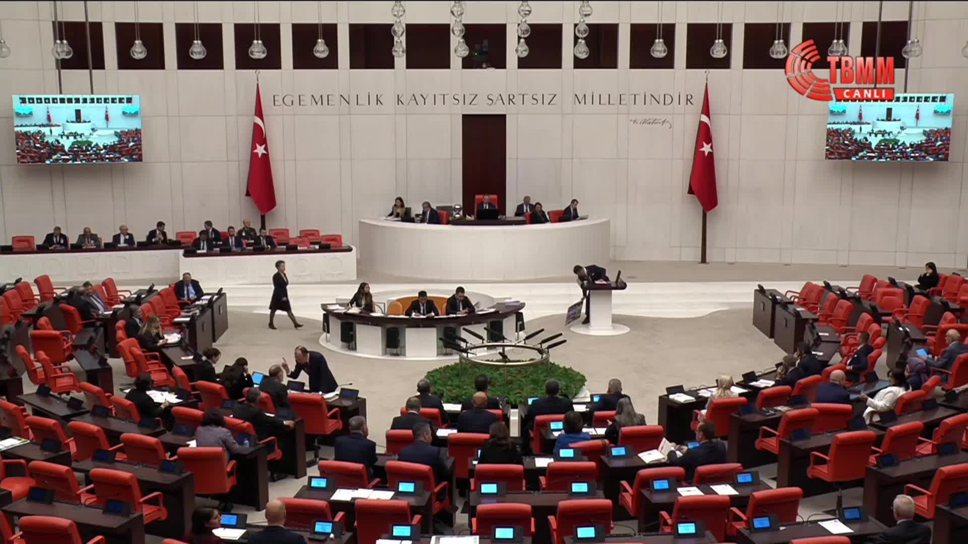 TBMM Genel Kurulu... Veli Ağbaba: Burada 'parası olana tezkere, parası olmayan askere' mantığıyla karşı karşıyayız