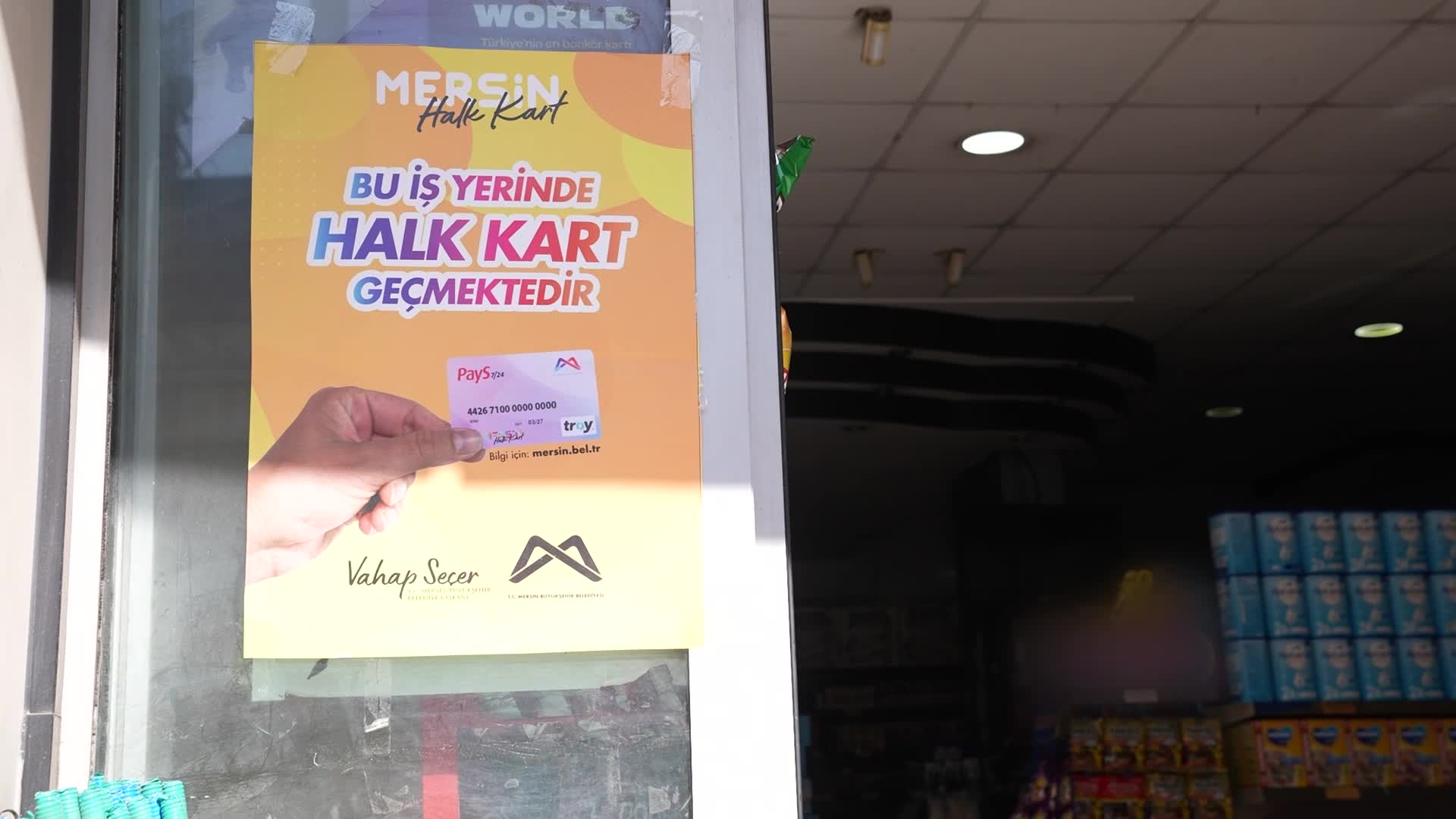 Mersin Büyükşehir Belediyesi, "Halk Kart" ile hem yurttaşın hem esnafın ekonomisine katkı sağlıyor