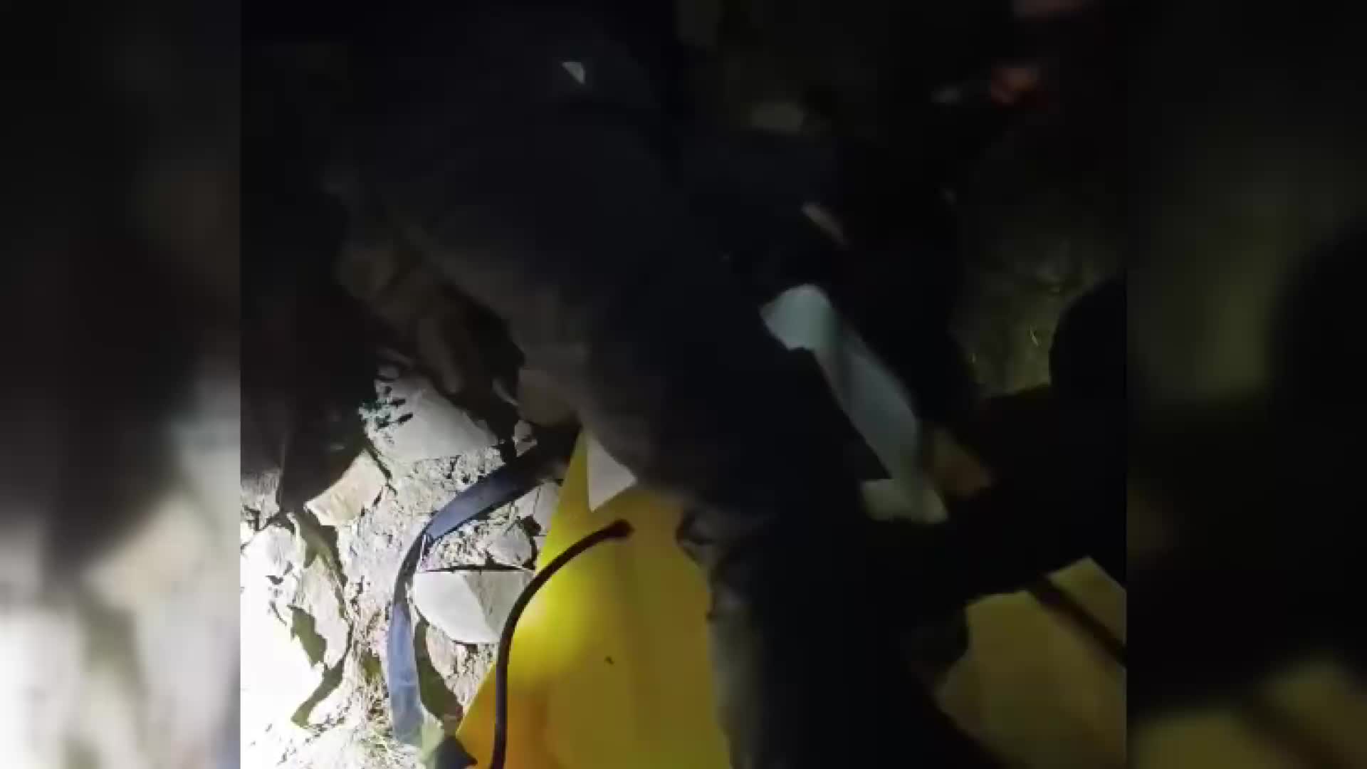 Çorum'da mantar toplarken kayalıklardan düşen kişi 5 saatlik operasyon ile kurtarıldı