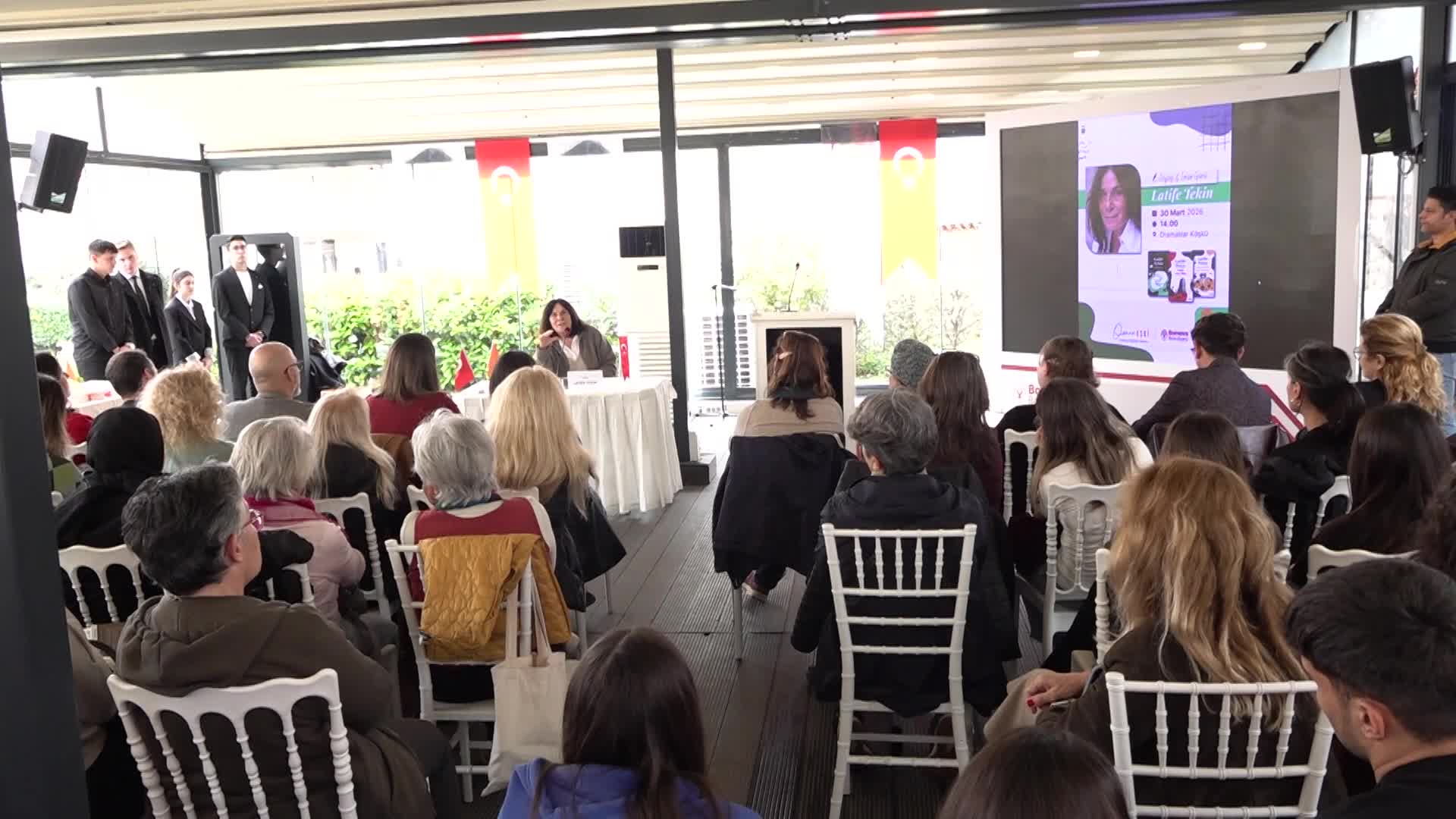 Latife Tekin, Bornova’da gençlerle buluştu