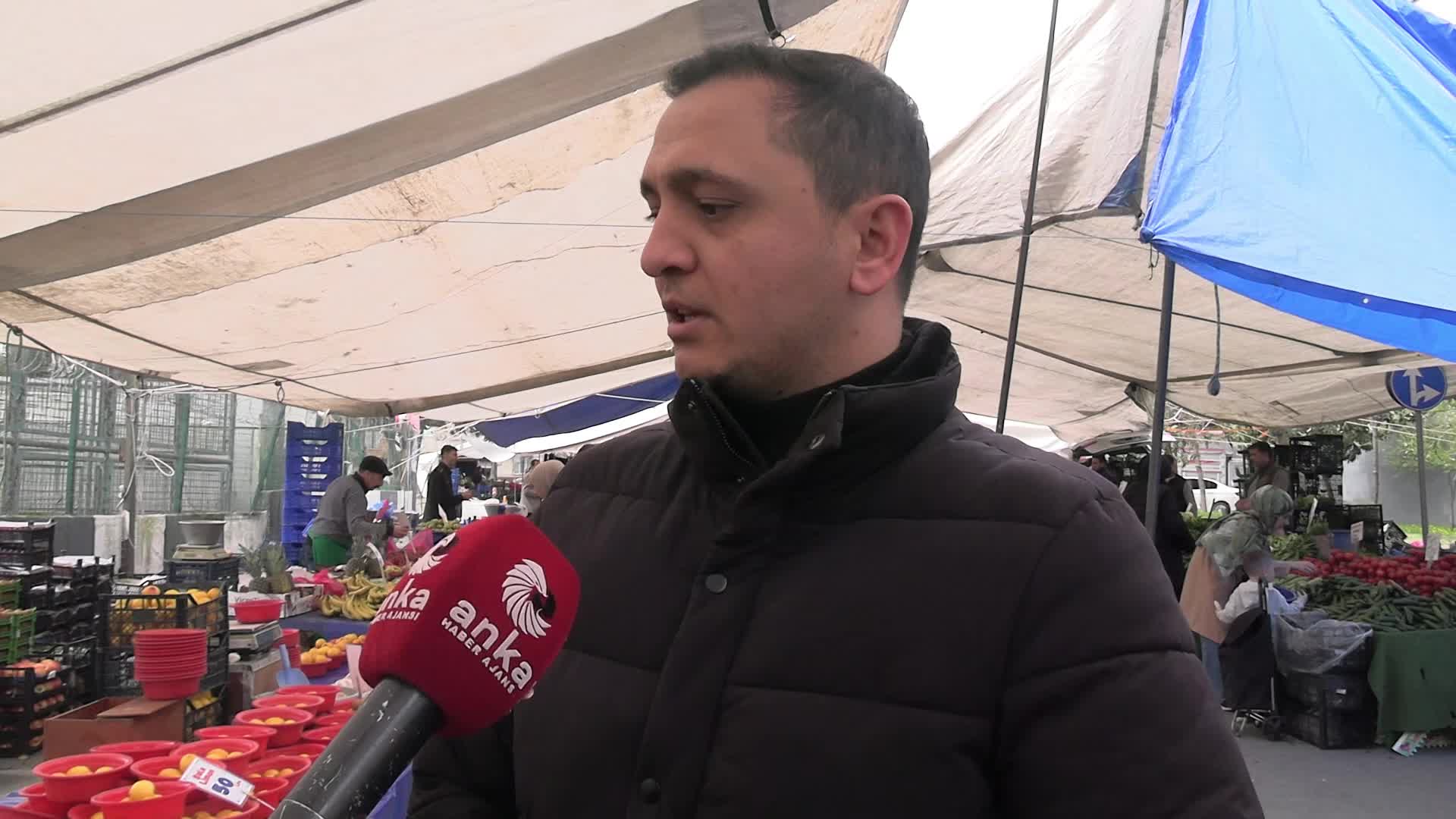 Pazarda gıdanın ateşi yükseliyor... En büyük banknot bazı gıdaların tane ya da kilo fiyatına yetmiyor... Tarttırdığı küçük bir karnabahar 190 lira tutunca geri bırakan vatandaş: İnşallah iyiye gideriz ama kötüye gidecek gibiyiz