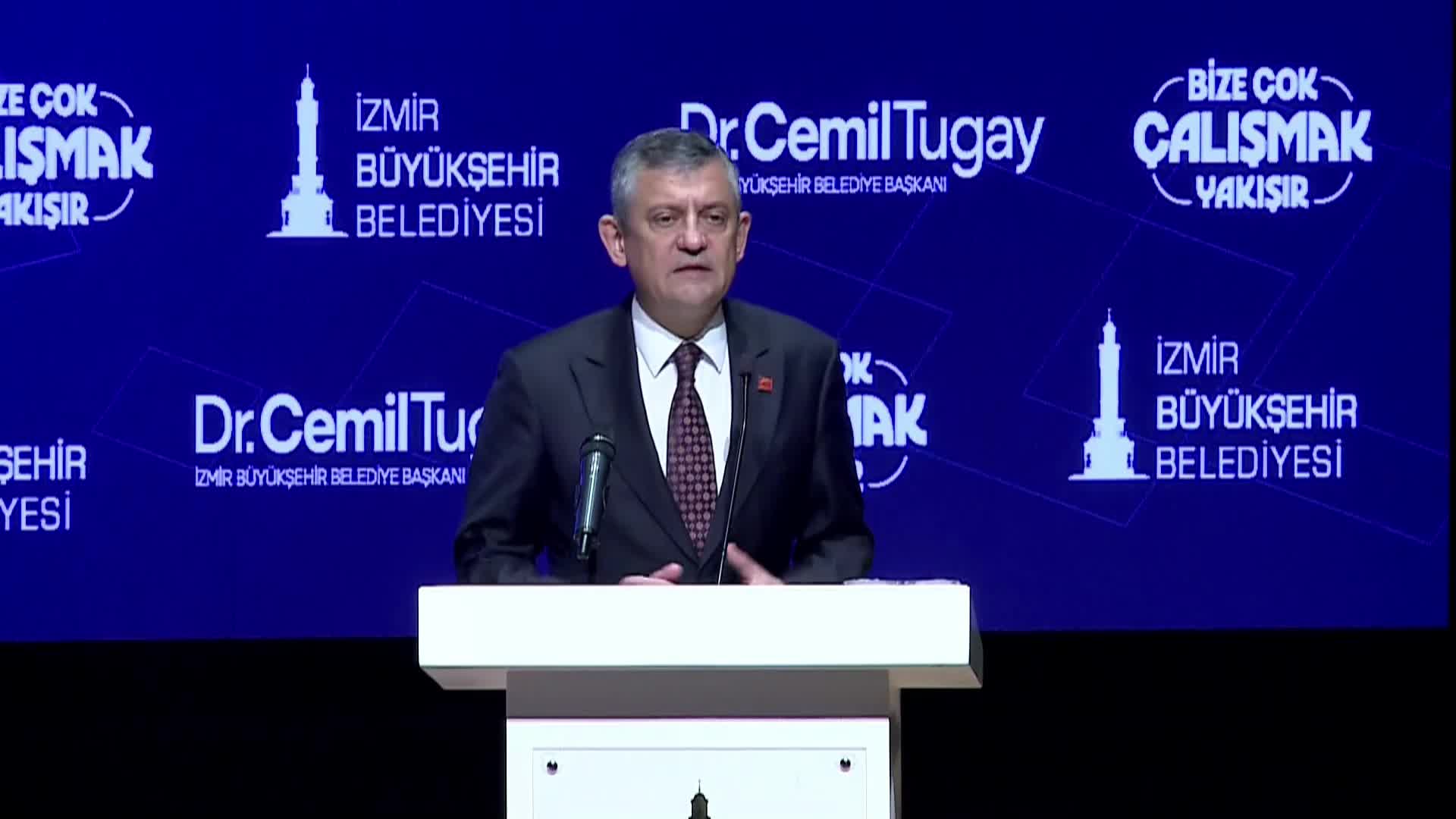 Özgür Özel: "Eğer İzmir AK Parti’de olsaydı; Pasaport İskelesi Ensar Vakfı’na, Karşıyaka İskelesi TÜGVA’ya, Asansör Okçular Vakfı’na, Paraşüt Kulesi İlim Yayma Vakfı’na verilirdi"