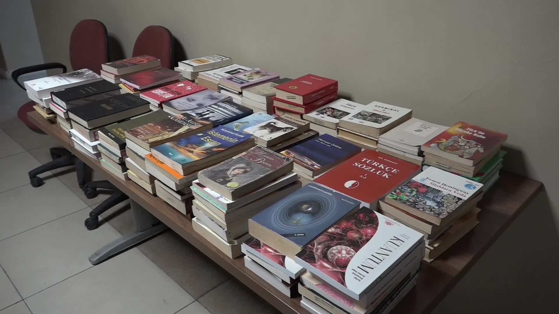 Depremde hayatını kaybeden öğrenci İbrahim Eren Şahin’in adı Beydağı Anadolu Lisesi’nde kütüphanede yaşatılıyor