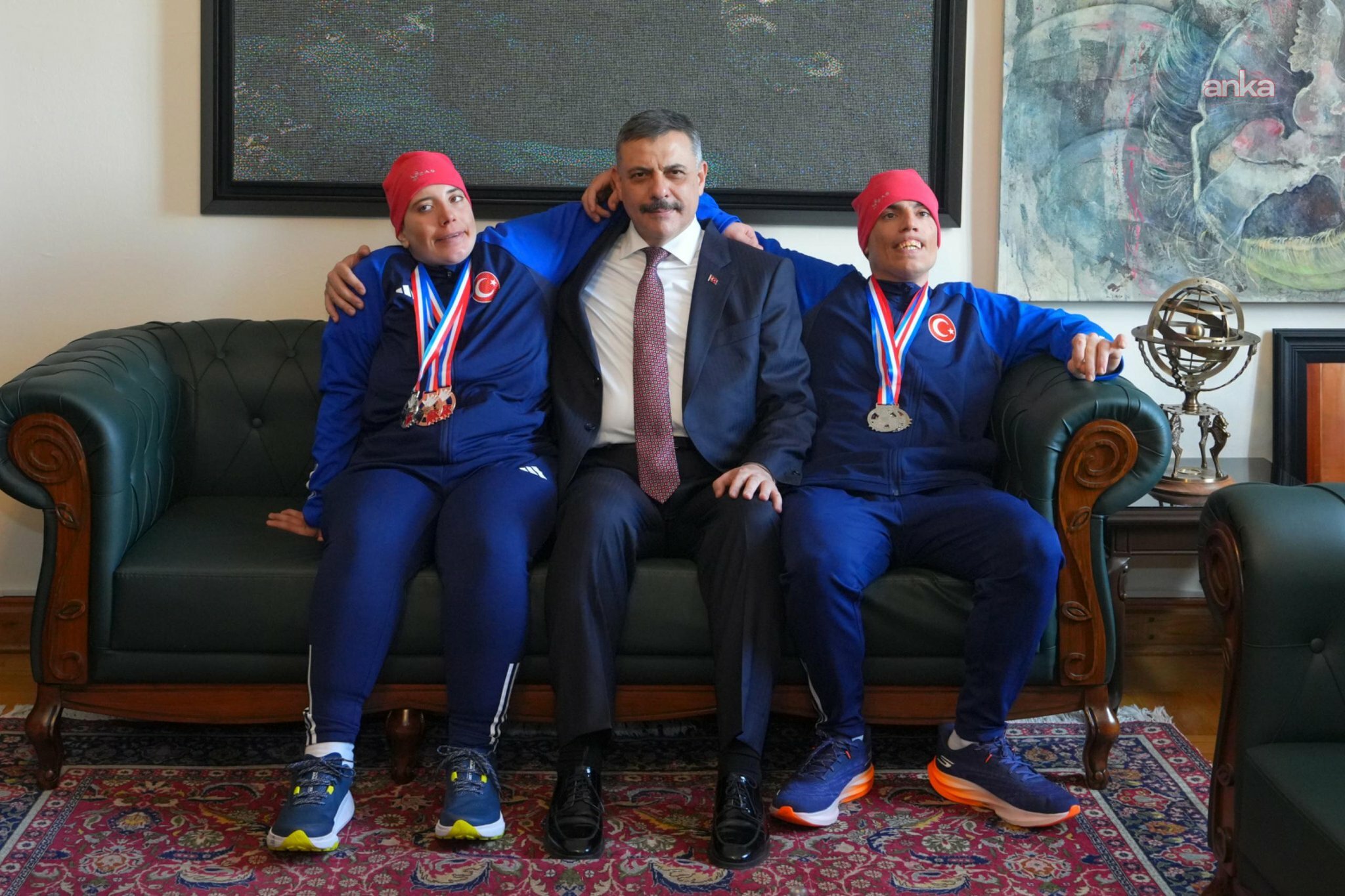 İçişleri Bakanı Çiftçi, otizmli milli kayakçılar ile bir araya geldi