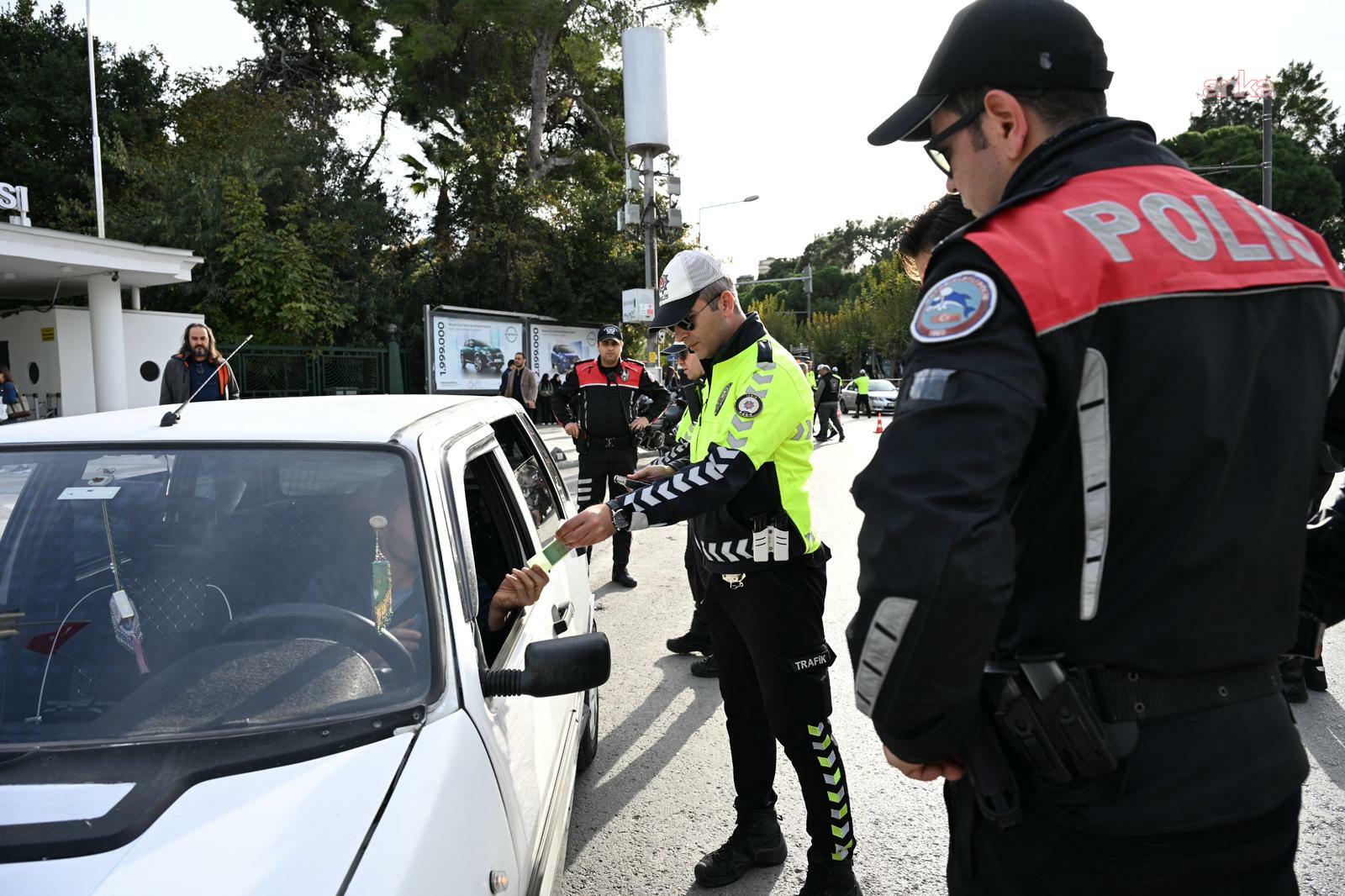İzmir'de aranan 966 kişi yakalandı