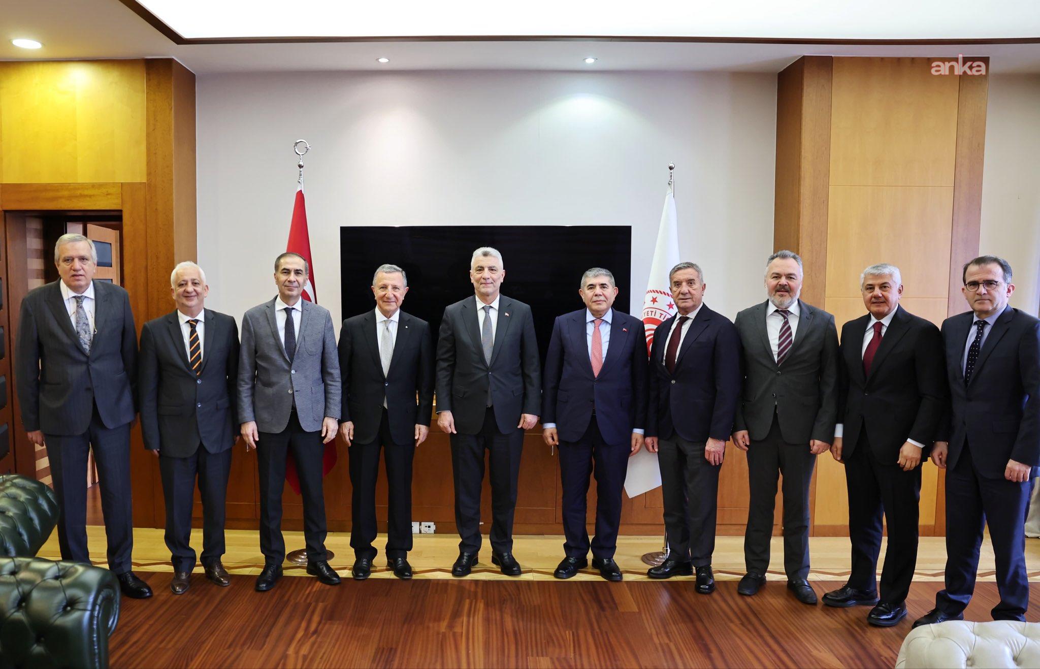 Bakan Bolat, Türkiye Müteahhitler Birliği Yönetim Kurulu Başkanı Eren ve beraberindeki heyetle bir araya geldi
