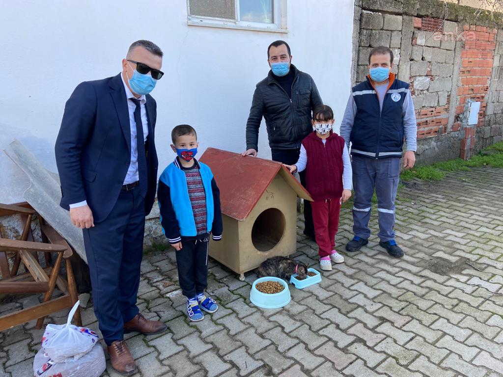 KÜÇÜK YAREN İSTEDİ, BURHANİYE BELEDİYESİ SOKAK KÖPEKLERİ İÇİN KULÜBE YAPTI