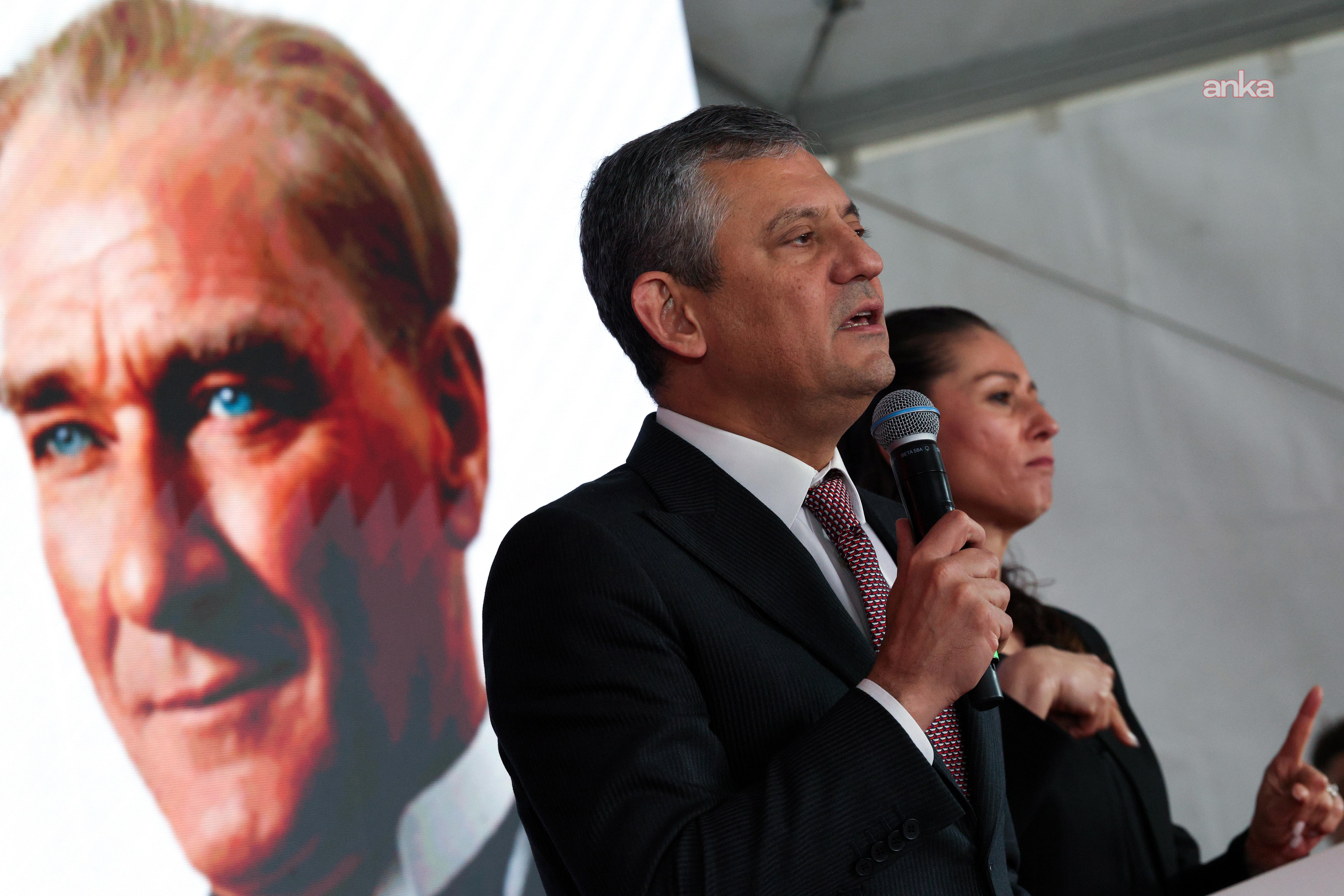 Ferdi Zeyrek Gençlik Merkezi açılış töreni... Özgür Özel: "Darmadağın olmuş iddianame yaprakları Silivri'de namuslu arkadaşlarımızın ayakları altında ezilmektedir"