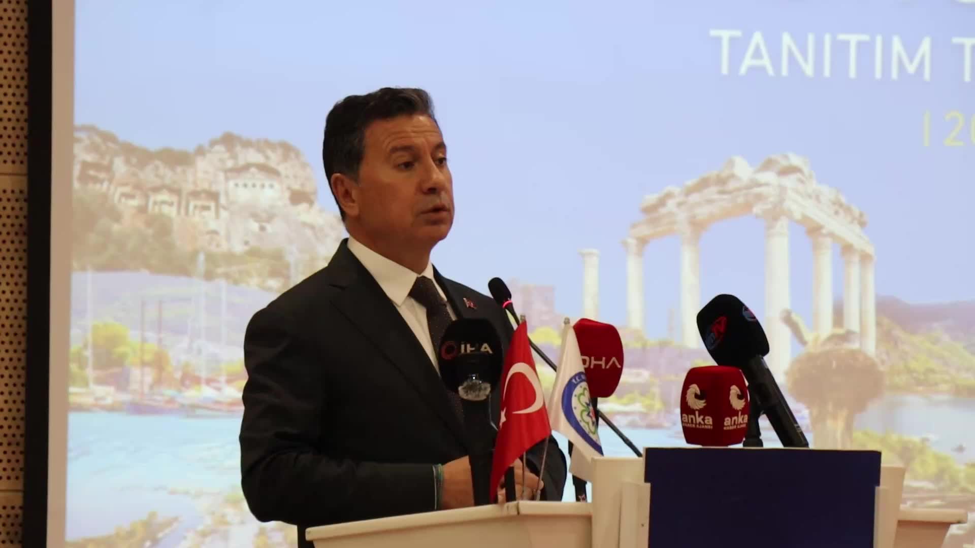 Muğla Büyükşehir Belediye Başkanı Ahmet Aras: "Muğla kıymet bilen ülkenin elinde olsa, burayı pamuklara sarar korurdu"