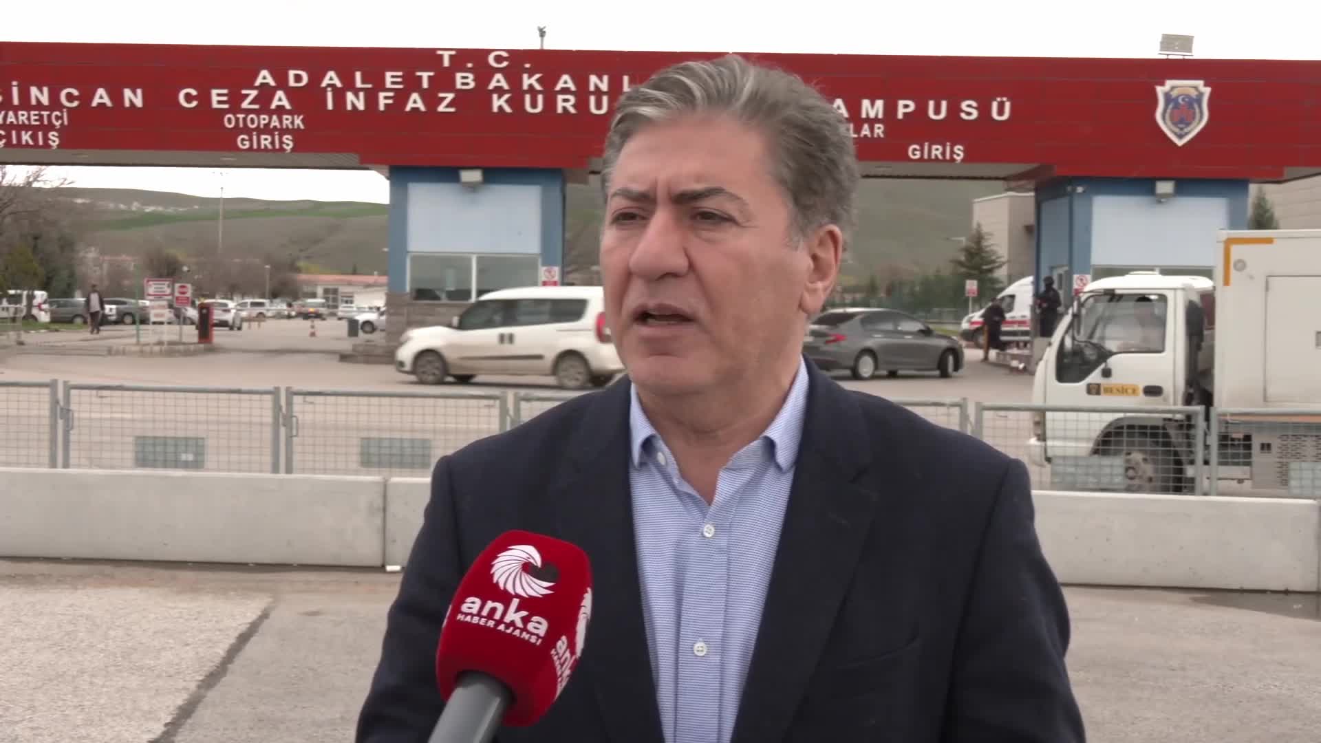 CHP Grup Başkanvekili Murat Emir, Tanju Özcan'ı ve İsmail Arı'yı ziyaret etti: "Bu kötülüğü ve bu hukuksuzluğu eninde sonunda yeneceğiz"