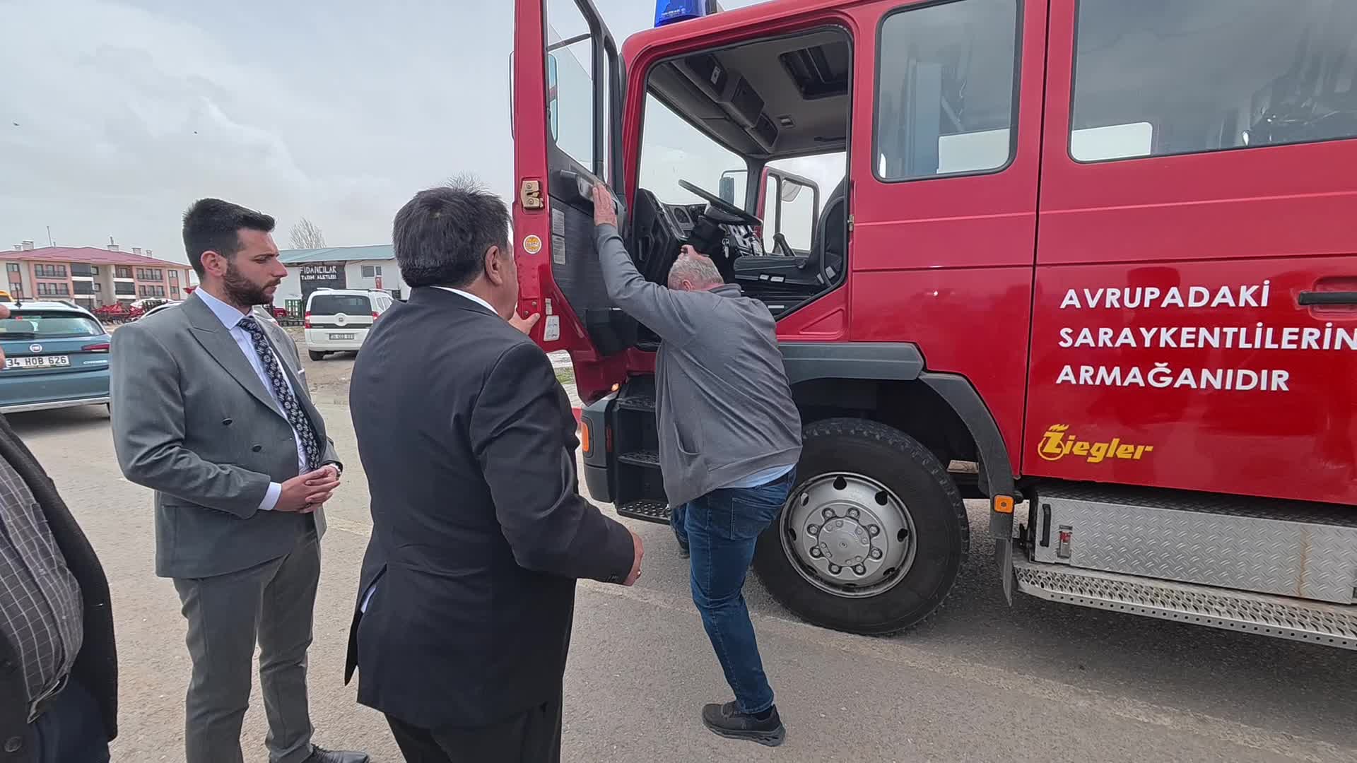 Gurbetçilerden, Yozgat’ın Saraykent Belediyesine tam donanımlı 2  itfaiye aracı desteği