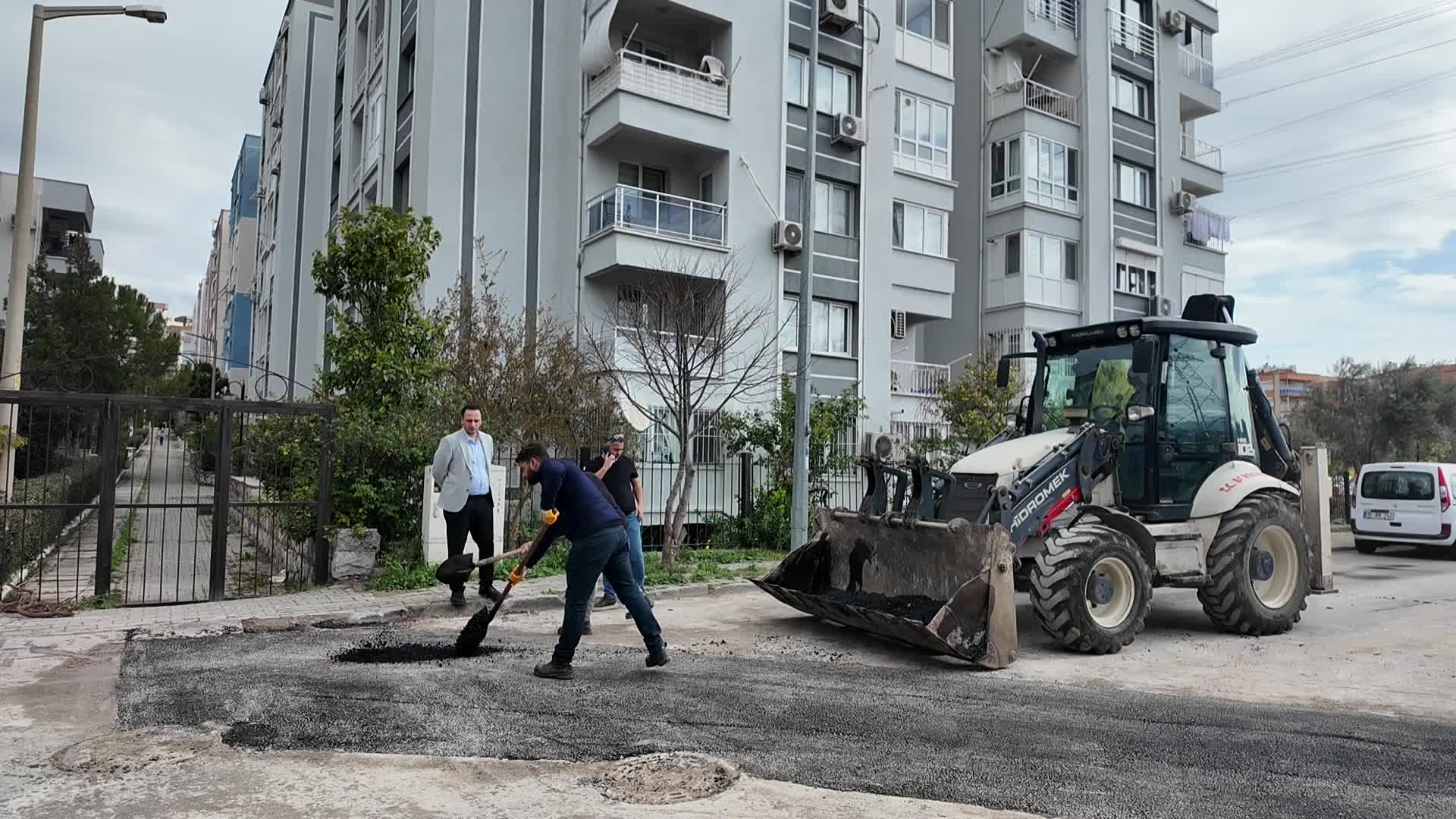 Bornova’da yol seferberliği: 90 günde 722 çukura müdahale edildi
