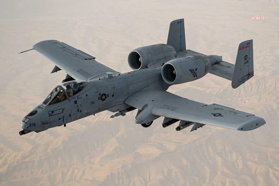 ABD, düşürülen savaş uçağındaki kayıp pilotu aramayı sürdürüyor