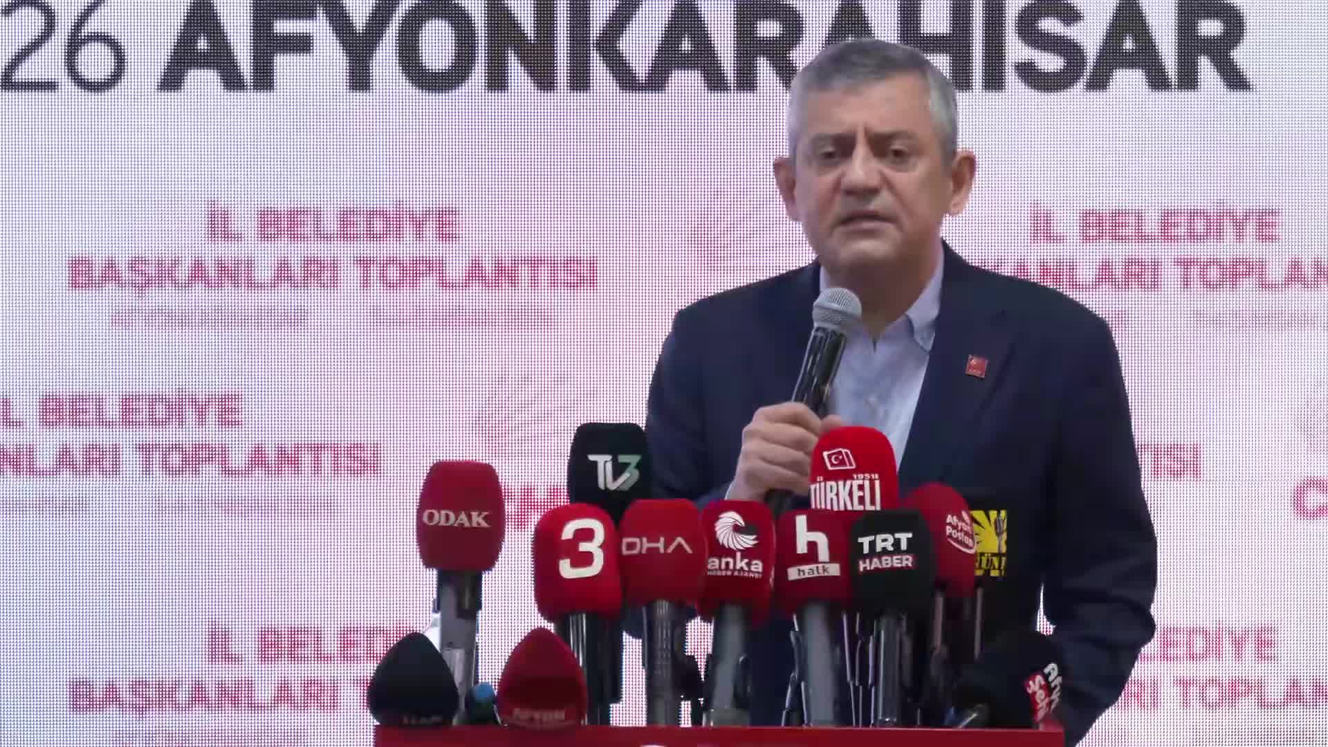 CHP'li İl Belediye Başkanları Toplantısı... Özgür Özel: "31 Mart 2024’te sandıkta alamadıkları seçimi savcıyla alırlar"