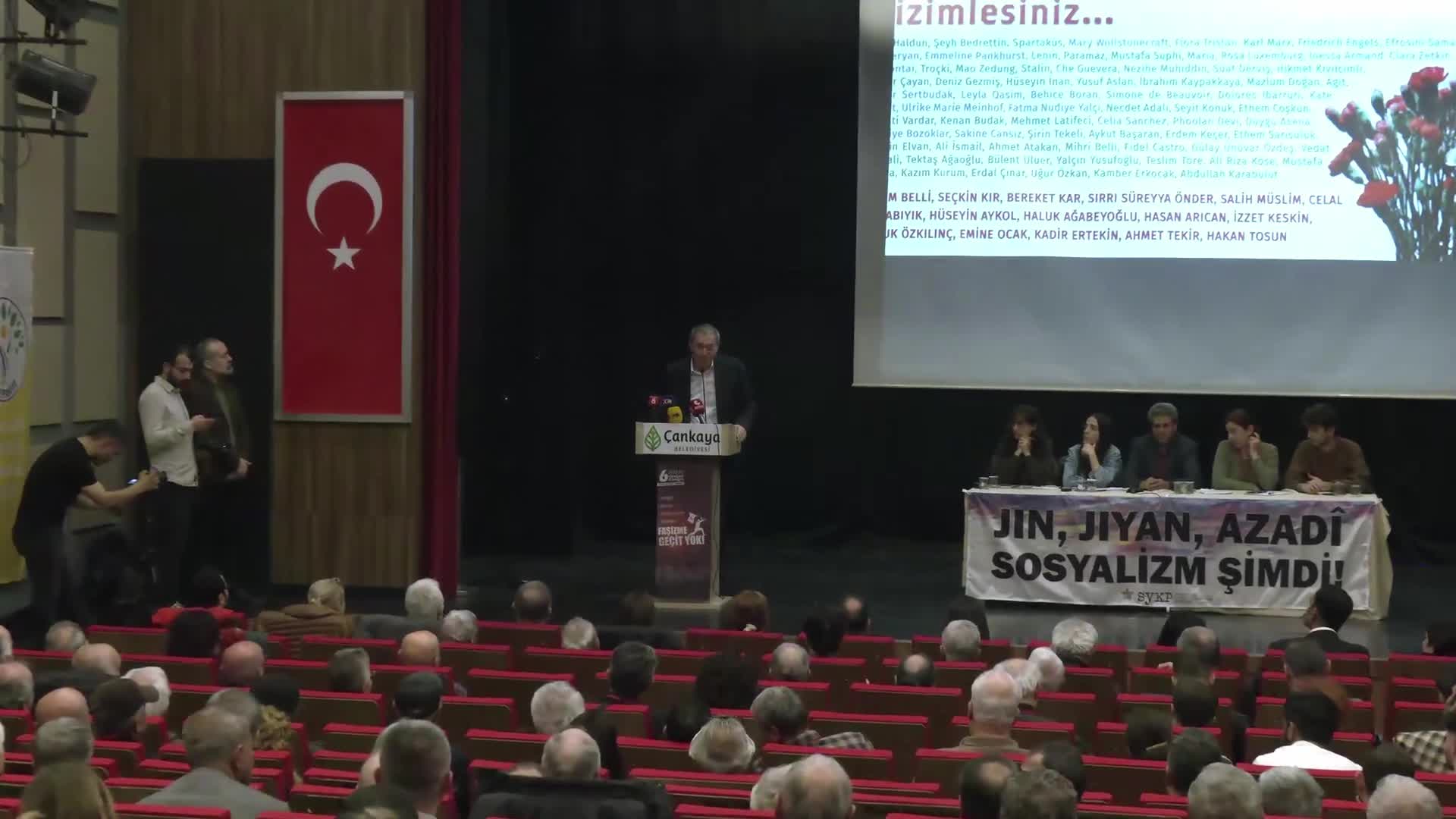 Tuncer Bakırhan: "CHP'nin niye erken seçim çağrısı yaptığına değil, maruz kaldığı baskılara ve zulüm politikalarına karşı çıkmamız gerekiyor"