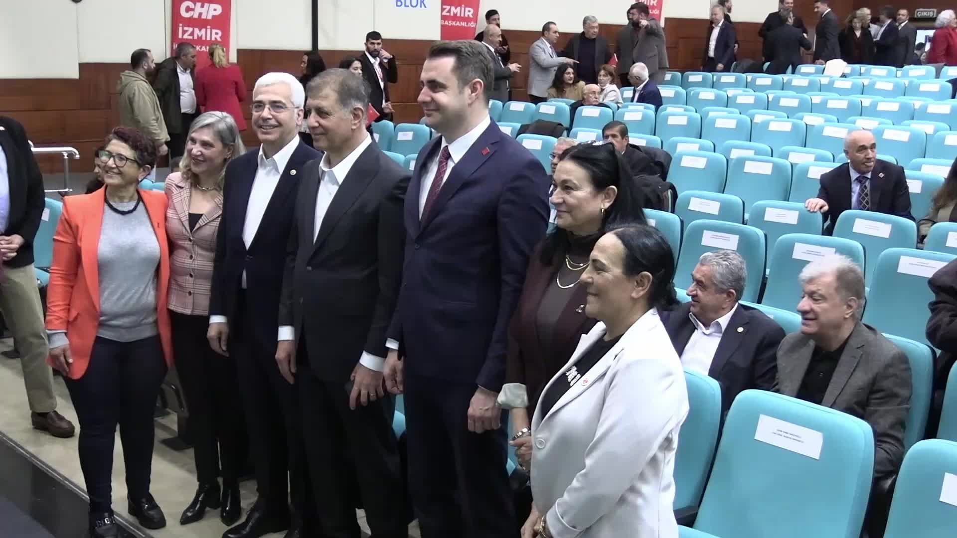 CHP İzmir İl Başkanlığı İl Danışma Kurulu... Gökçe Gökçen: “Bakanlıklar aracılığıyla işletilen bir darbe ve baskı rejimi var”
