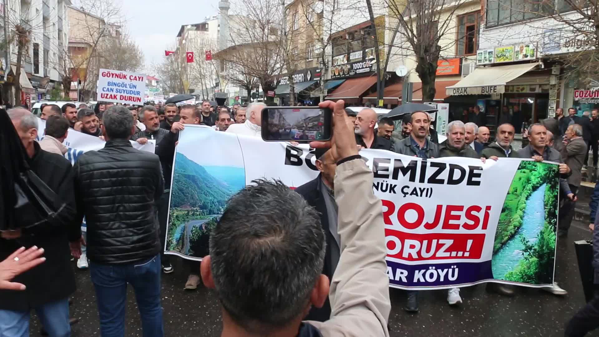 Bingöl'de "HES" protestosu: "Devlet ormanımıza, toprağımıza göz koyup; göz koyanlara karşı susuyor"