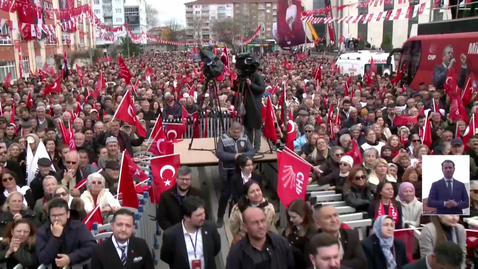 CHP'nin "Millet İradesine Sahip Çıkıyor Mitingi" Kütahya'da... Özgür Özel: "Yaz gelmeden milletin önüne sandığı koyarsan yarışırız. Kazanırsan beş yılın daha var, ben yok olup gidiyorum"