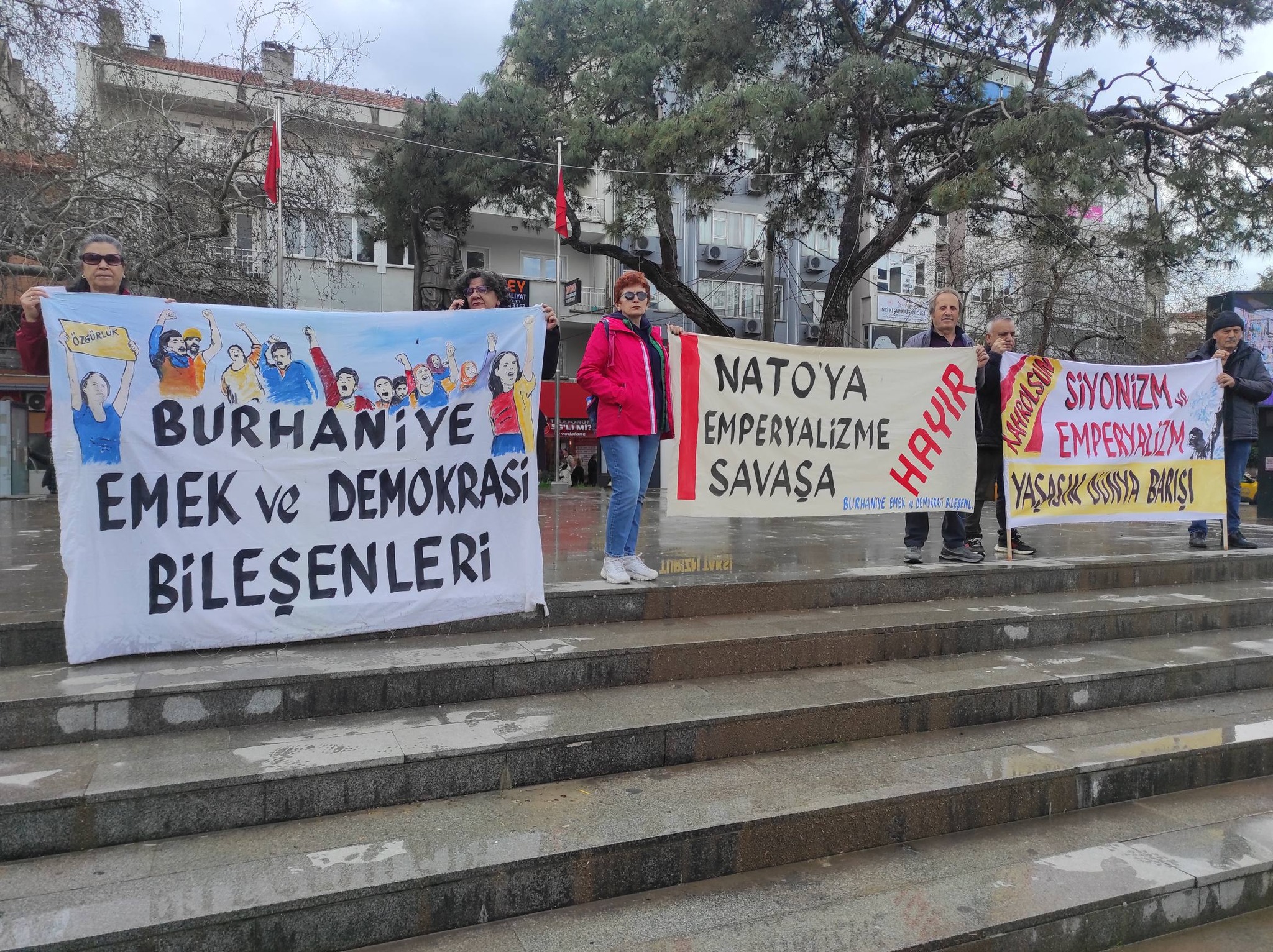 Burhaniye’de “NATO’ya hayır” eylemi: "NATO bir ittifak değil, açık bir savaş örgütüdür"