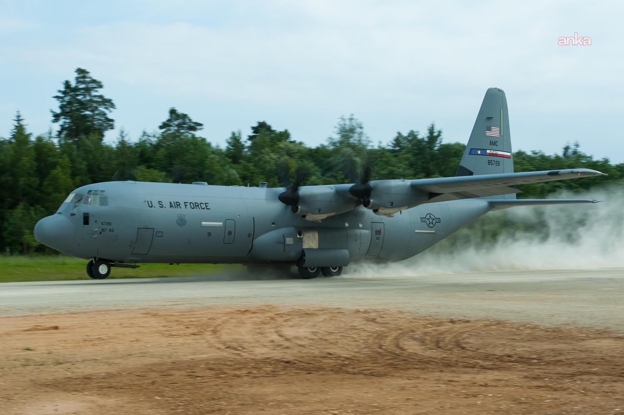 İran, ABD’ye ait iki C-130 ve iki Black Hawk helikopterini vurduğunu öne sürdü