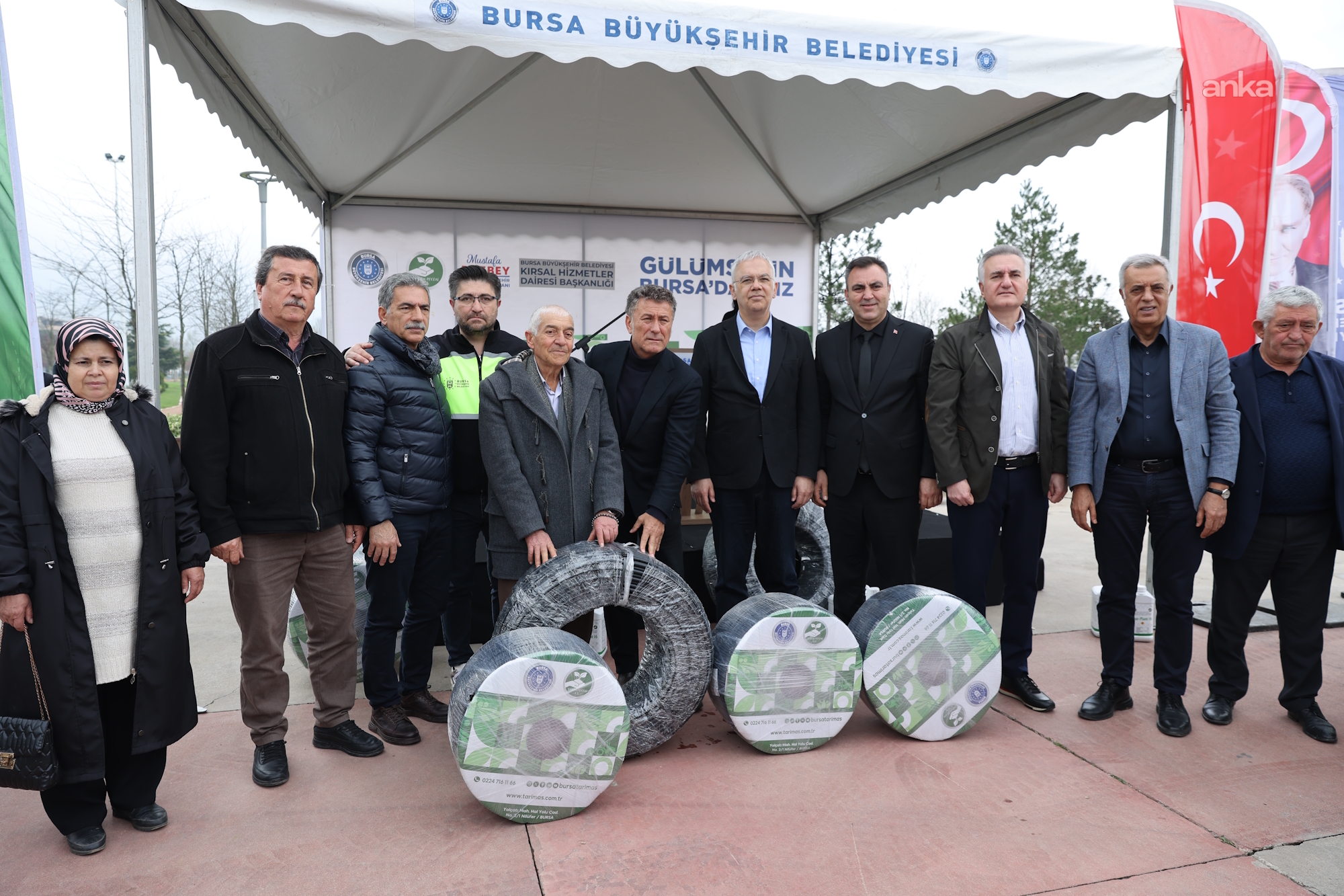 Bursa Büyükşehir Belediyesi’nden çiftçiye hibeli damla sulama borusu ve sıvı gübre desteği