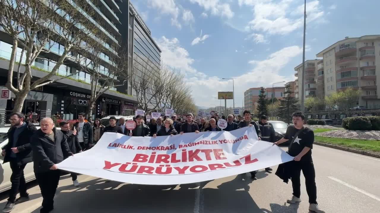 Bursa’da SOL Parti’den “emperyalist saldırı ve gerici dayatmalara karşı laiklik” yürüyüşü