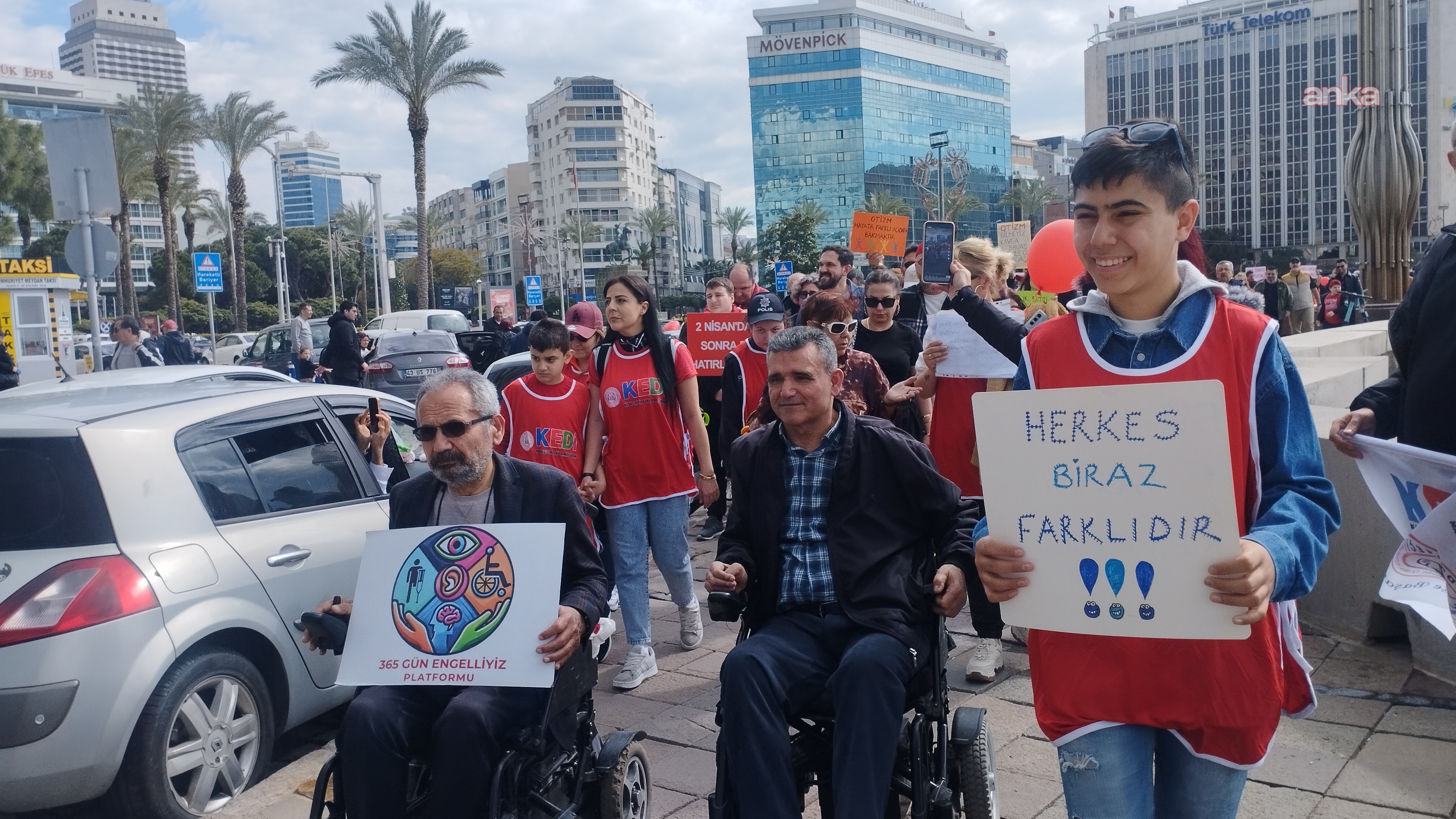 KEDİ Otizm Derneği’nden farkındalık yürüyüşü... “Resmi Gazete'de yayımlanmasına rağmen uygulanamayan Otizm Eylem Planı için yürüyoruz”