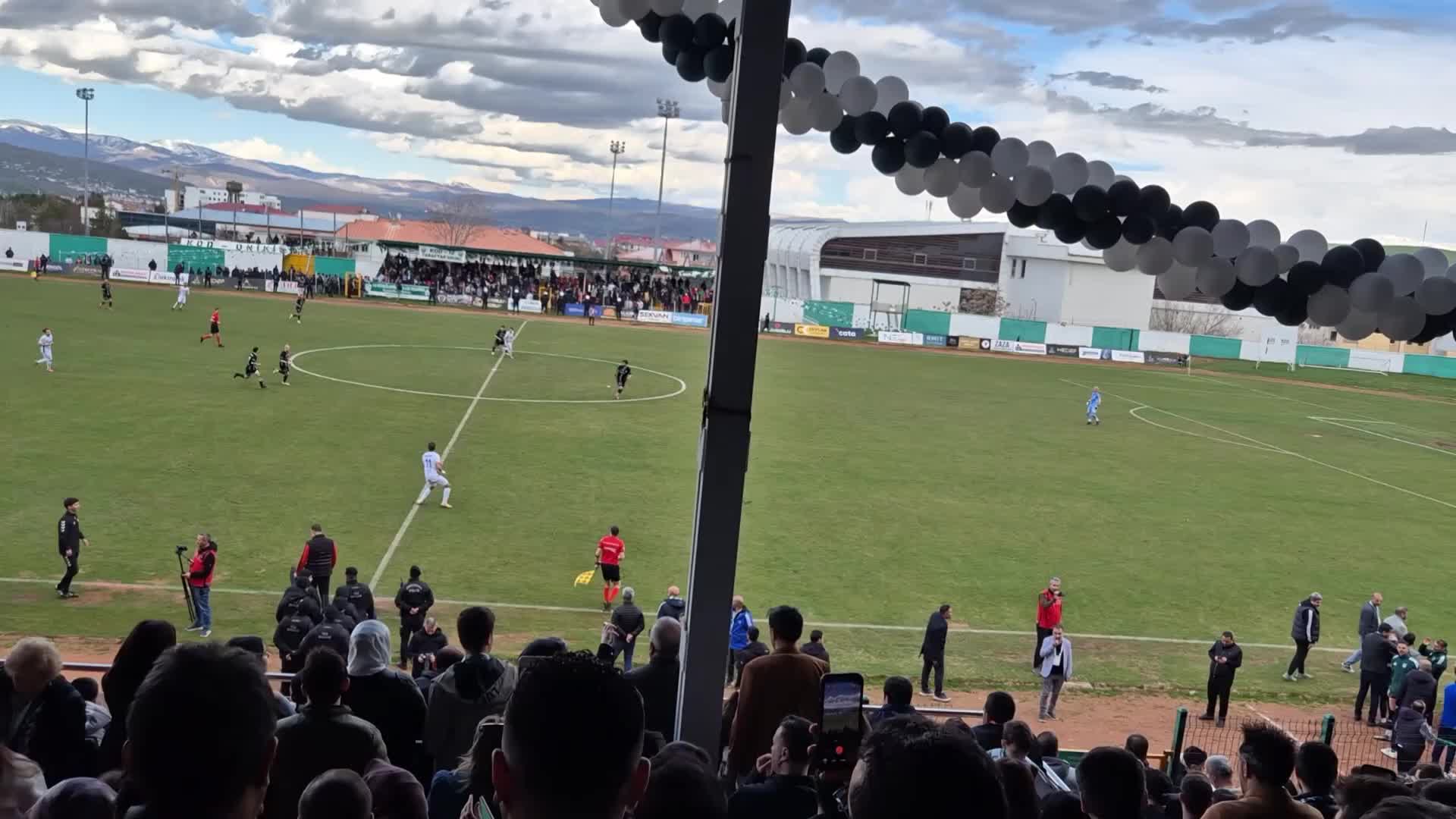 12 Bingölspor, sezonun bitimine iki hafta kala şampiyonluğunu ilan ederek, 2. Lig'i garantiledi