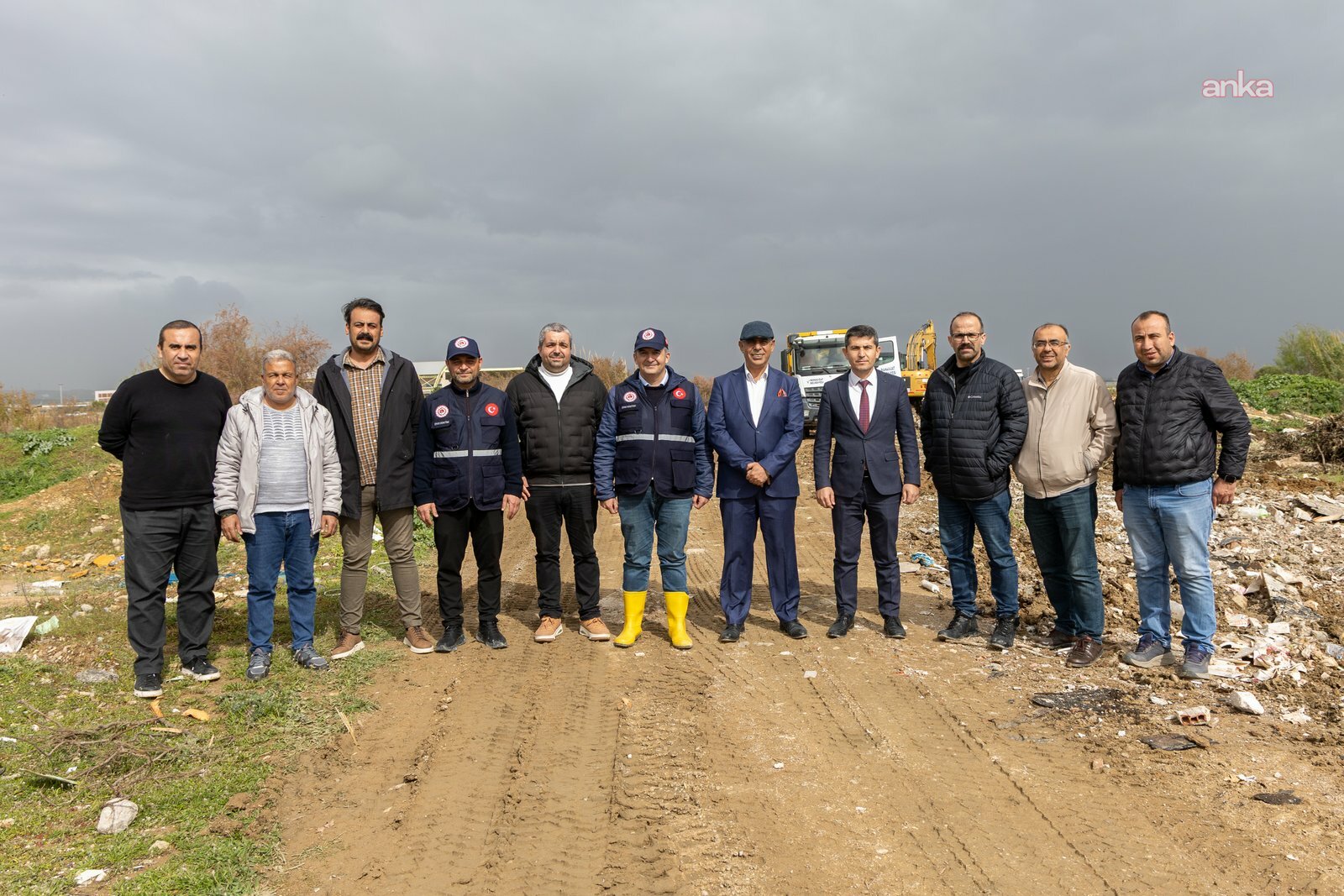Manavgat Belediyesi’nden nehir ağzında temizlik çalışması
