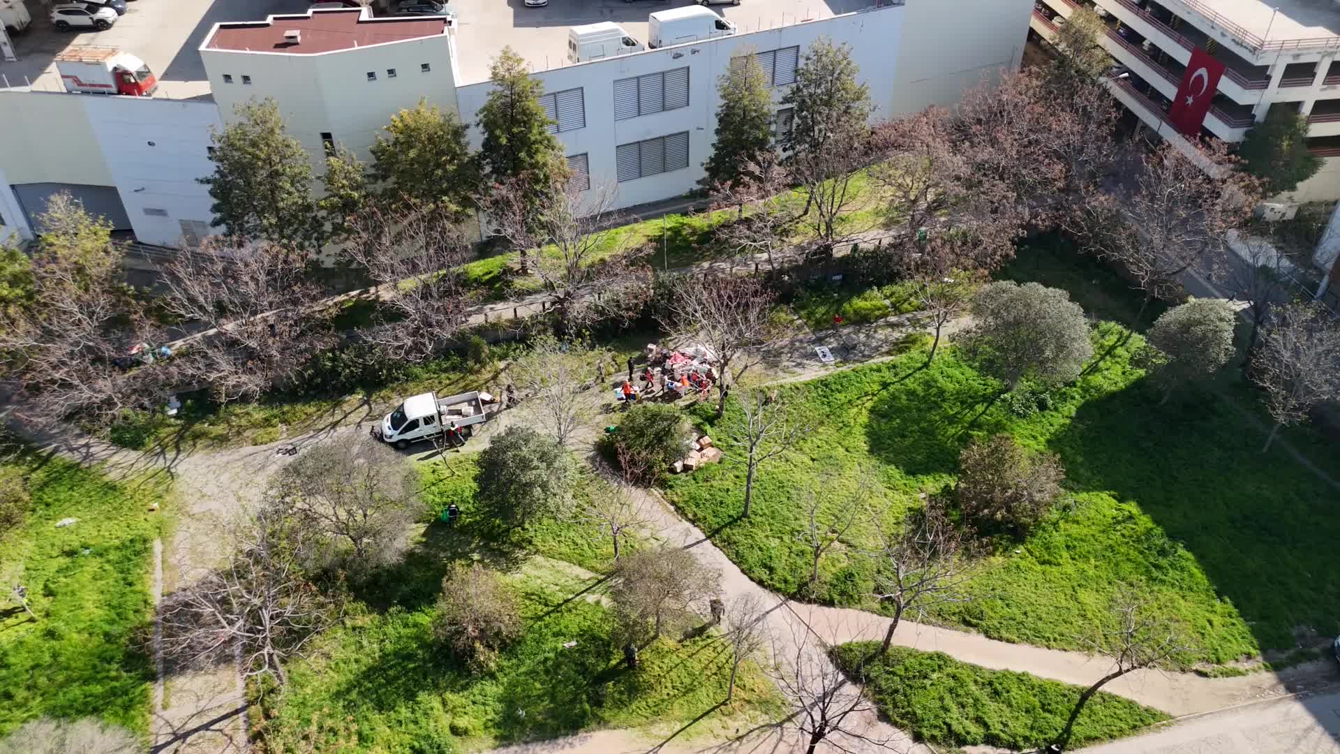 Bornova Belediyesi ve hayvanseverlerden iş birliği... “Kedili Park” güvenli hale getirildi
