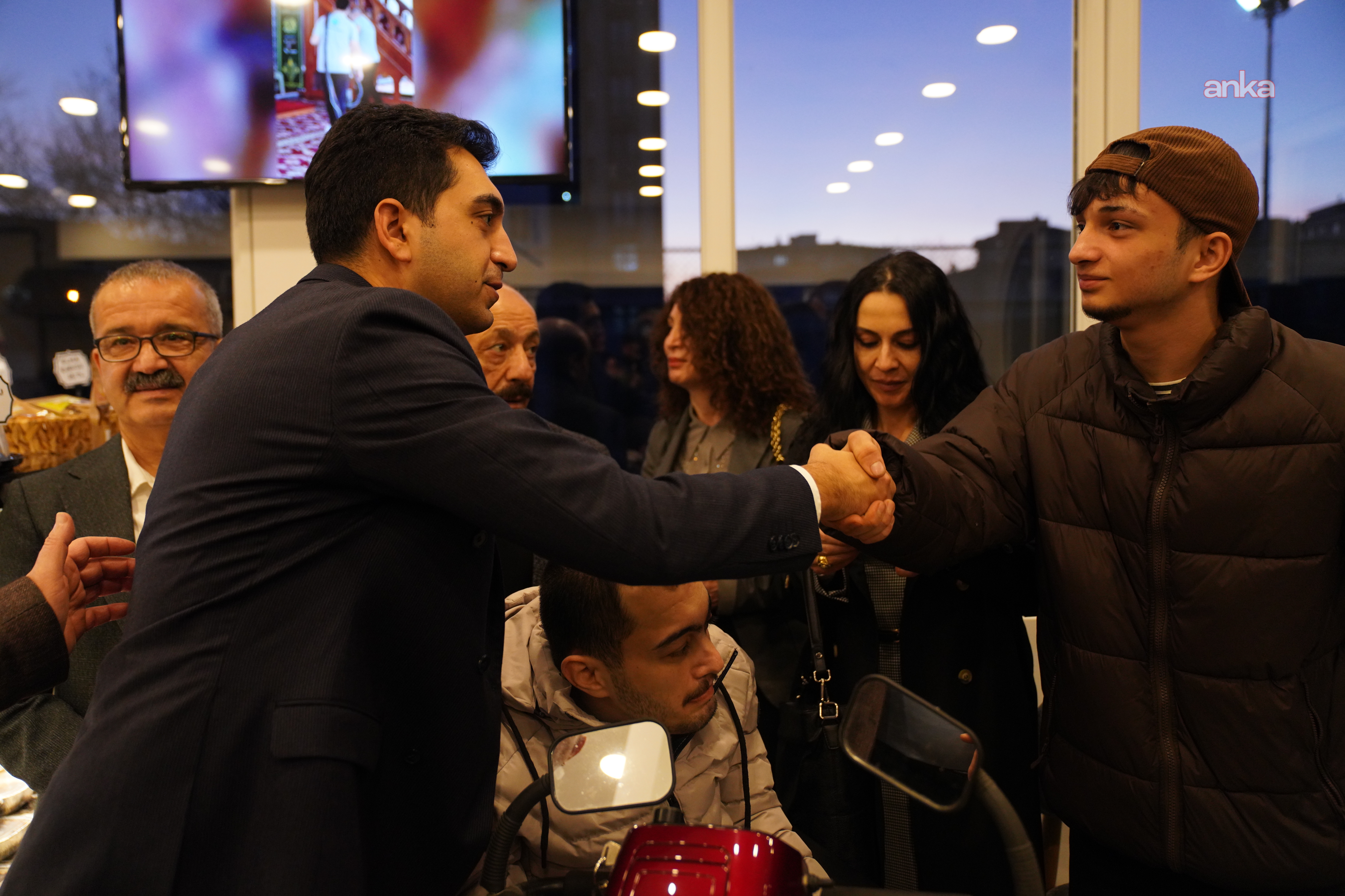 Tuzla'ya beş yeni nesil kafe kazandırıldı… Başkan Bingöl: “Tuzla’da gençlik ittifakını kurduk”