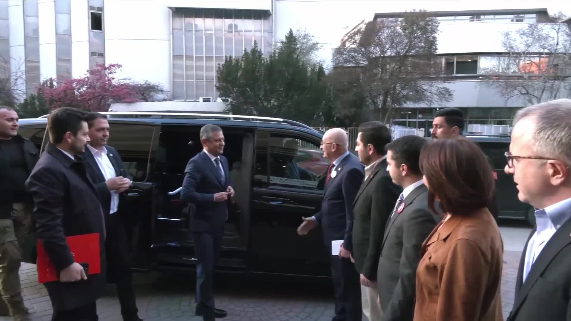 ÇGD 2025 Yılı Başarılı Gazeteciler Ödülleri… Özgür Özel: AK Parti yargı kolları, AK Parti aleyhinde rahatsızlık yaratan tüm gazetecileri susturmaya çalışıyor