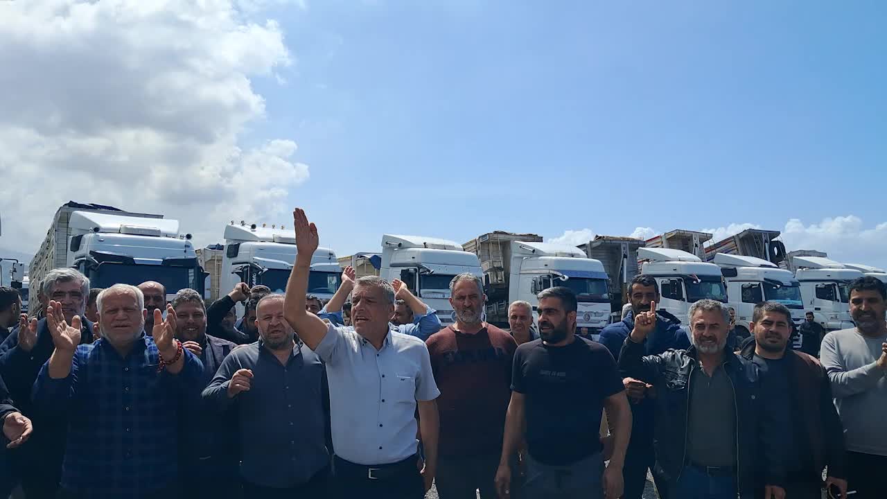 Hatay’dan Irak’a yük taşıyan 800 TIR şoförü kontak kapattı: Çalıştıkça batıyoruz